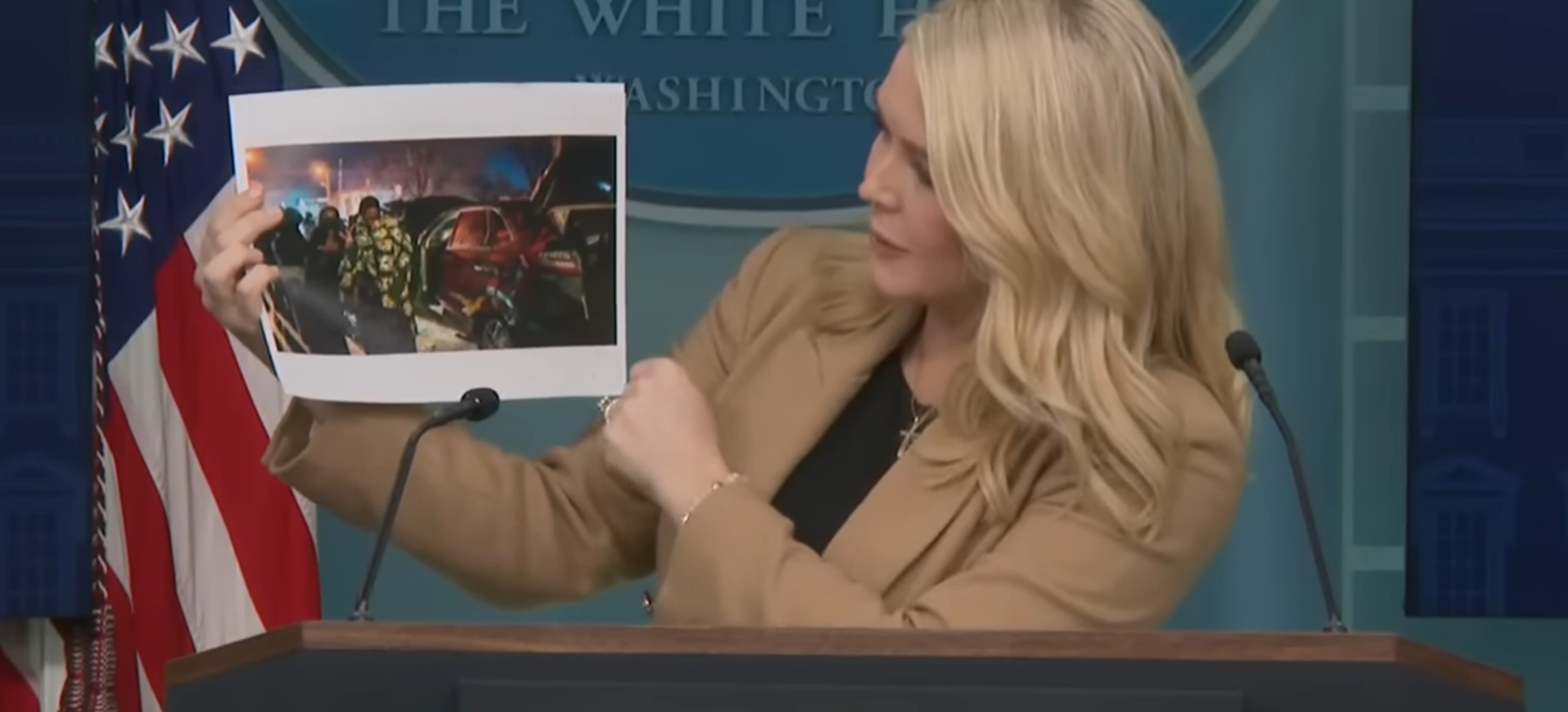 Image supplied by the site owner showing a White House briefing with Minneapolis protest imagery