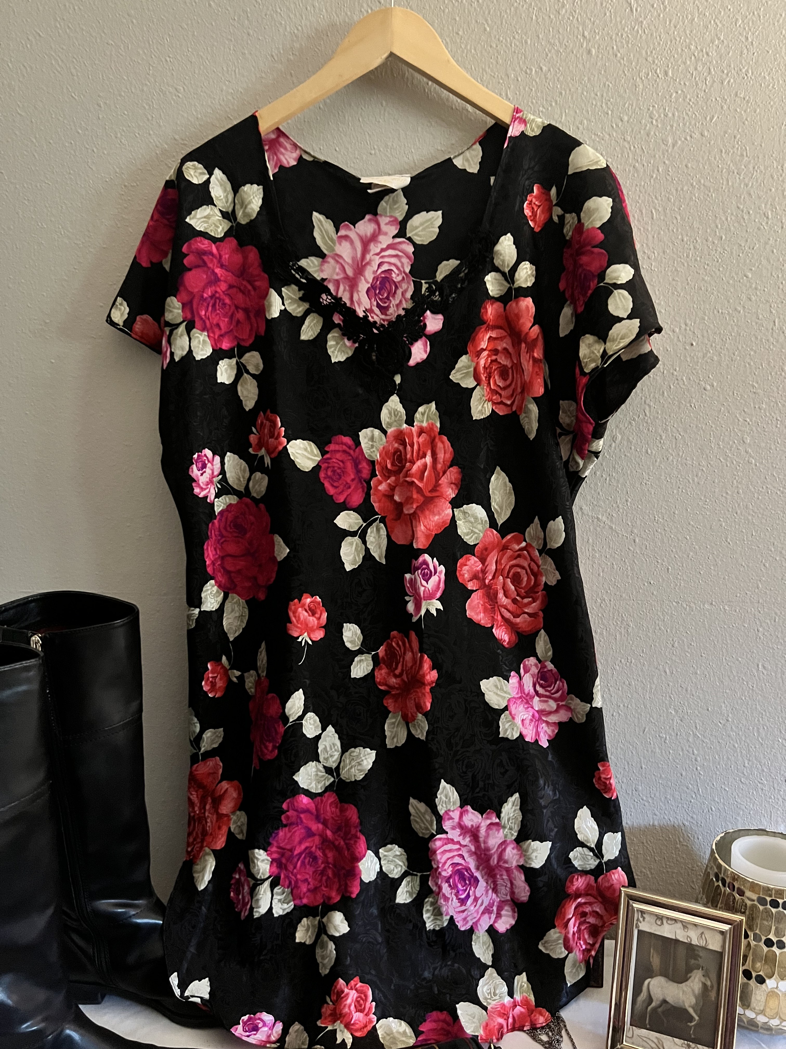 Vintage black floral dress with lace detail