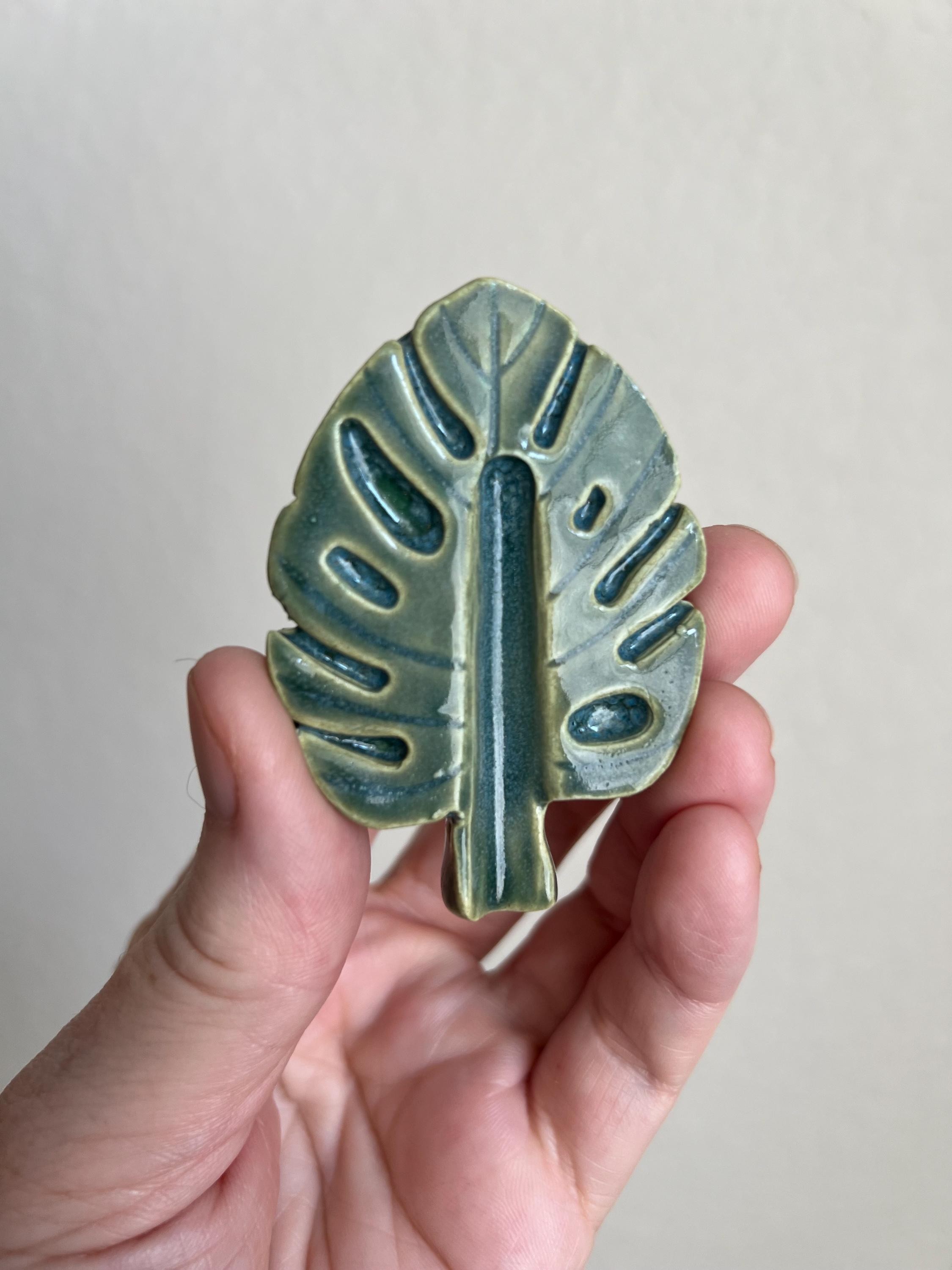 Monstera Leaf Ceramic Paint Brush Rest, Green Art Studio Holder, view 7