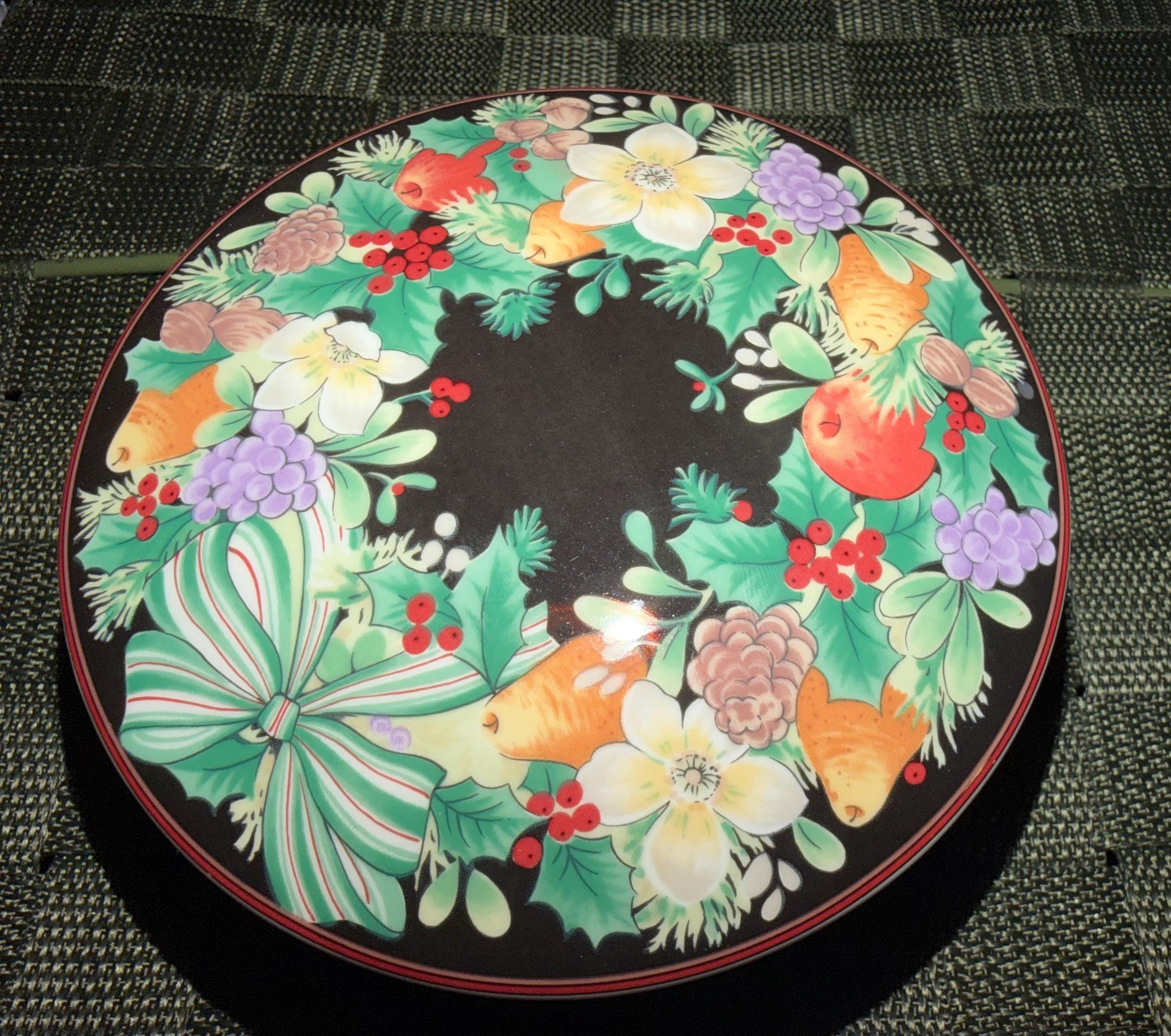 Mikasa Festive Wreath Porcelain Trinket Box, Japan Ring Holder (5" Diameter), view 9
