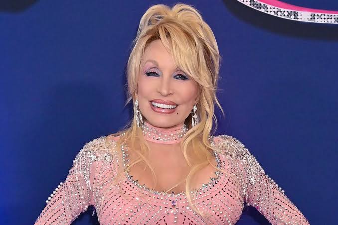 Dolly Parton tribute gallery image 6