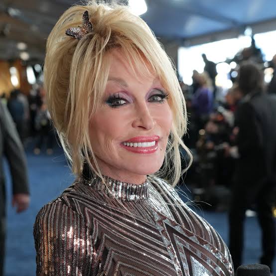 Dolly Parton tribute gallery image 14