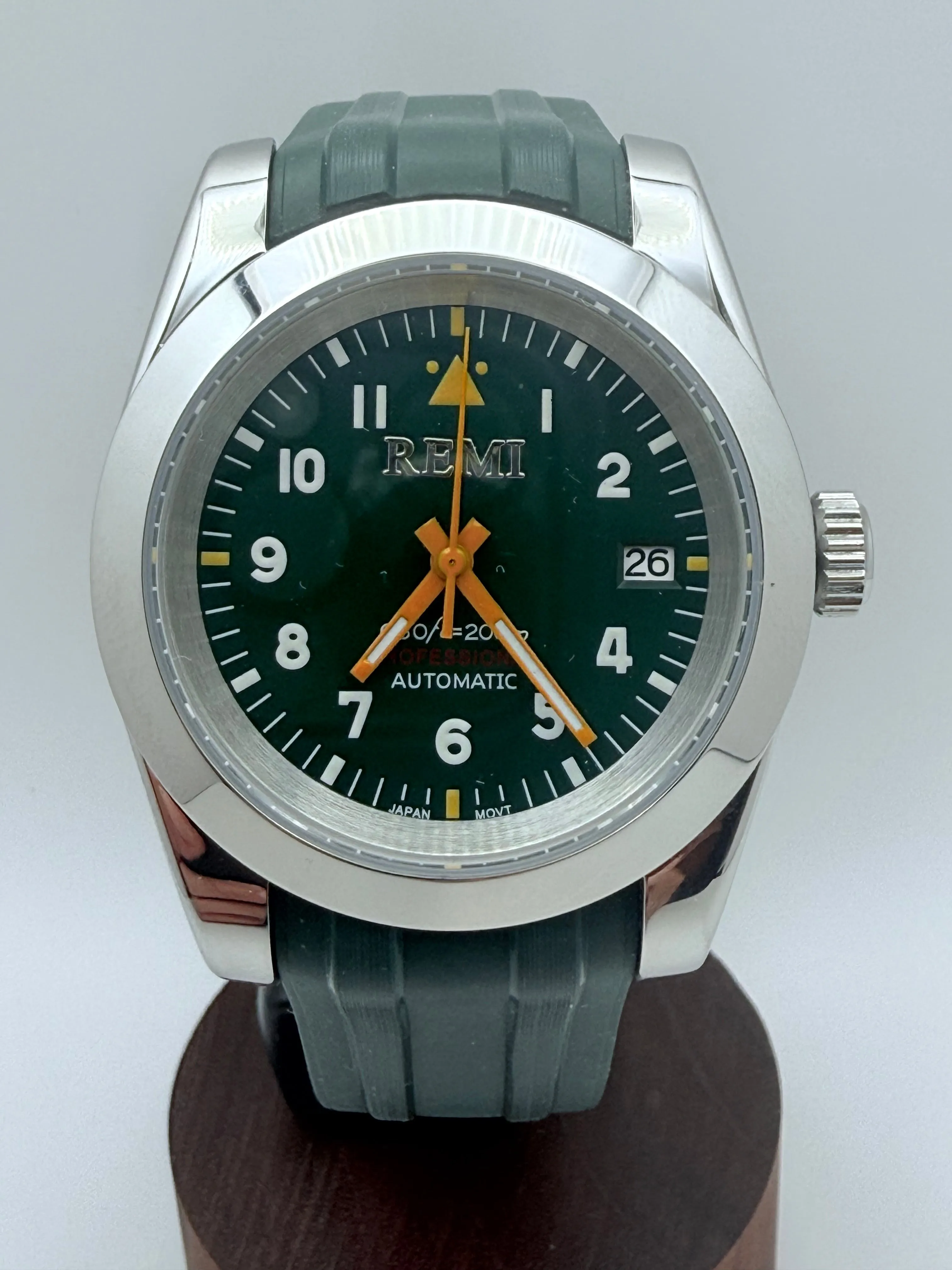 REMI Trekker Field Automatic Green with a stainless steel case and green dial