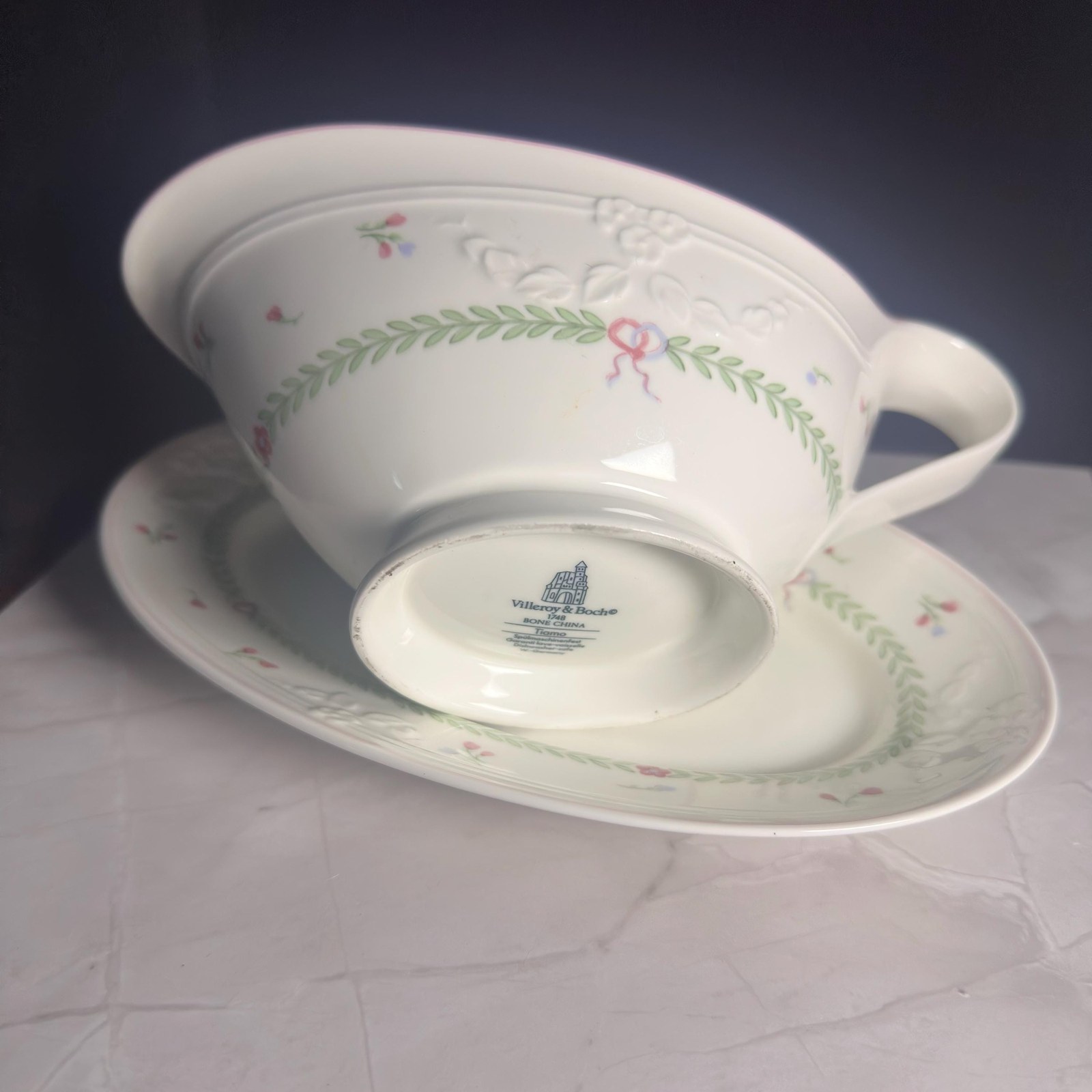 Villeroy & Boch Tiamo Gravy Boat and Underplate | European Porcelain Replacement China