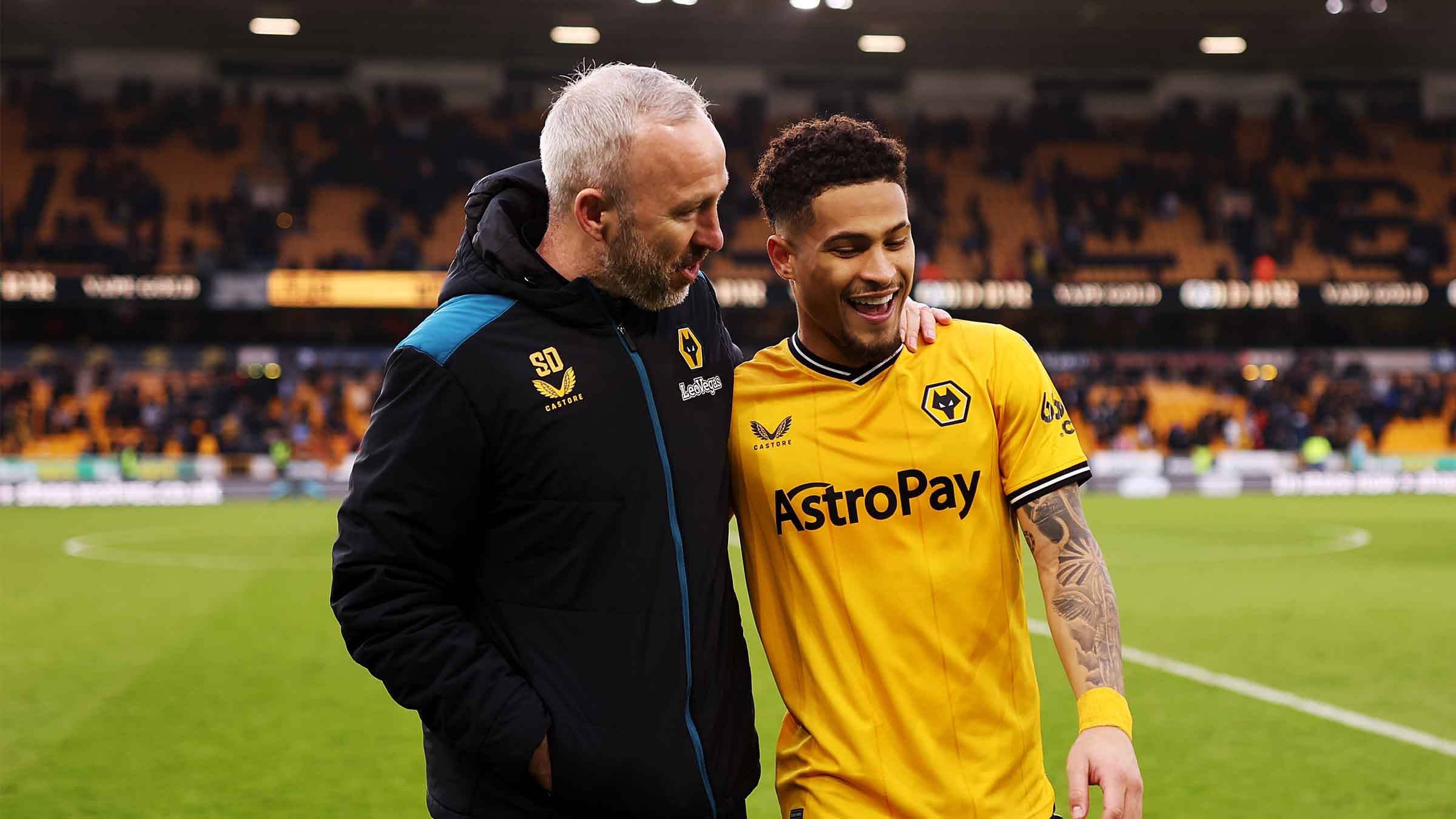 Shaun Derry coaching at Wolverhampton Wanderers