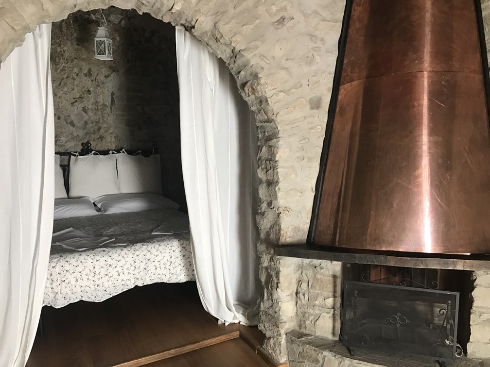 Travel photograph of Castelmezzano, Italy