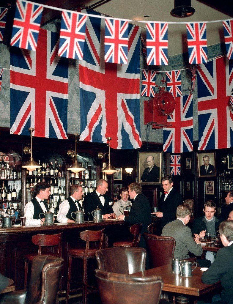 Travel photograph of Lennon and Churchill Pub in London