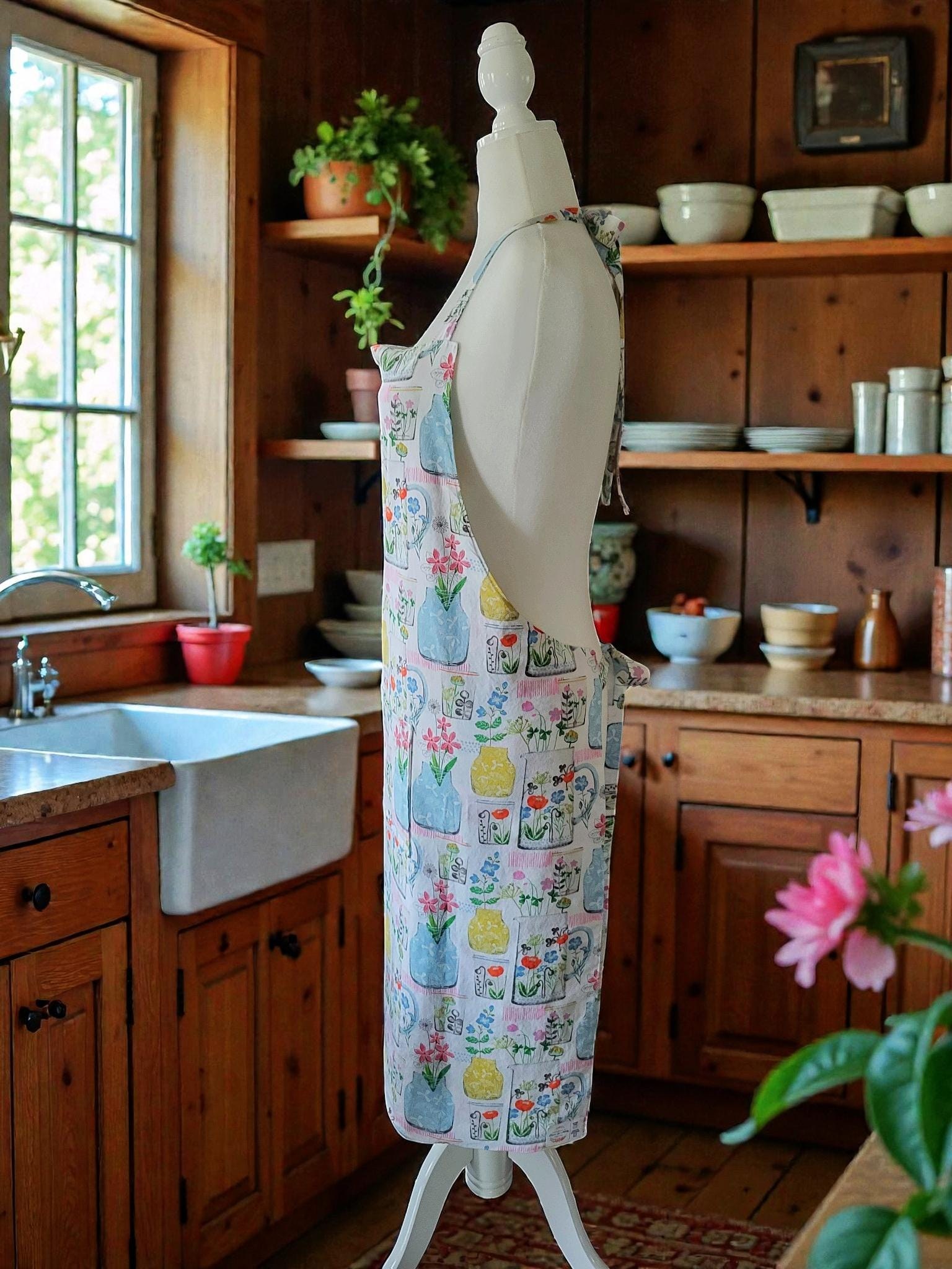 Farmhouse Reversible Apron with Pockets, Floral Apron, view 3