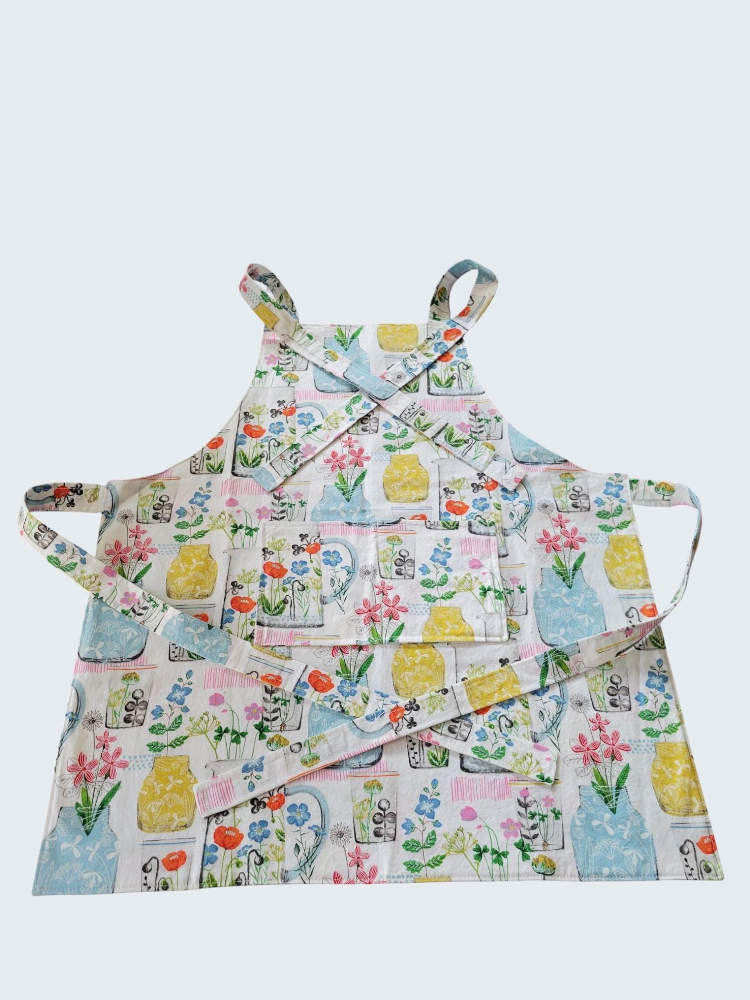 Kid Size Farmhouse Reversible Apron with Pockets, Floral Apron, view 4