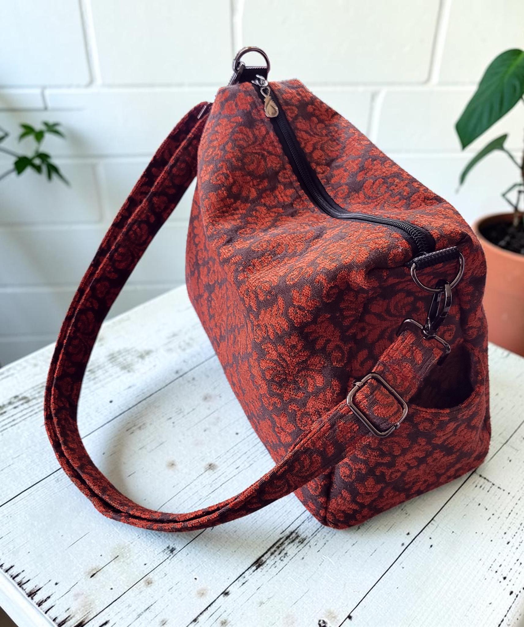 Vintage-Inspired Florentine Damask Crossbody Bag, Woven Jacquard Hobo Purse, Slouchy Double Pocket Shoulder Bag, view 4