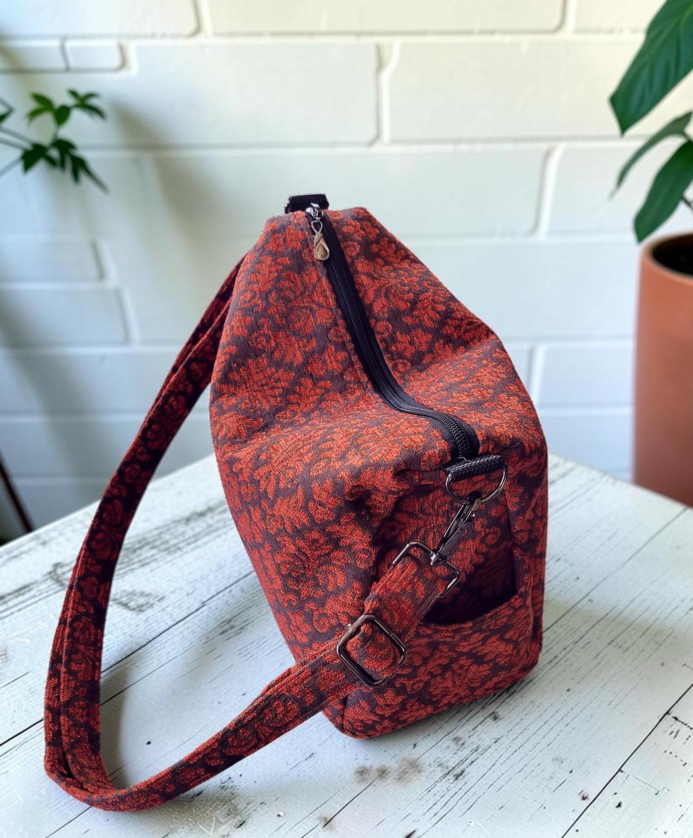 Vintage-Inspired Florentine Damask Crossbody Bag, Woven Jacquard Hobo Purse, Slouchy Double Pocket Shoulder Bag, view 7