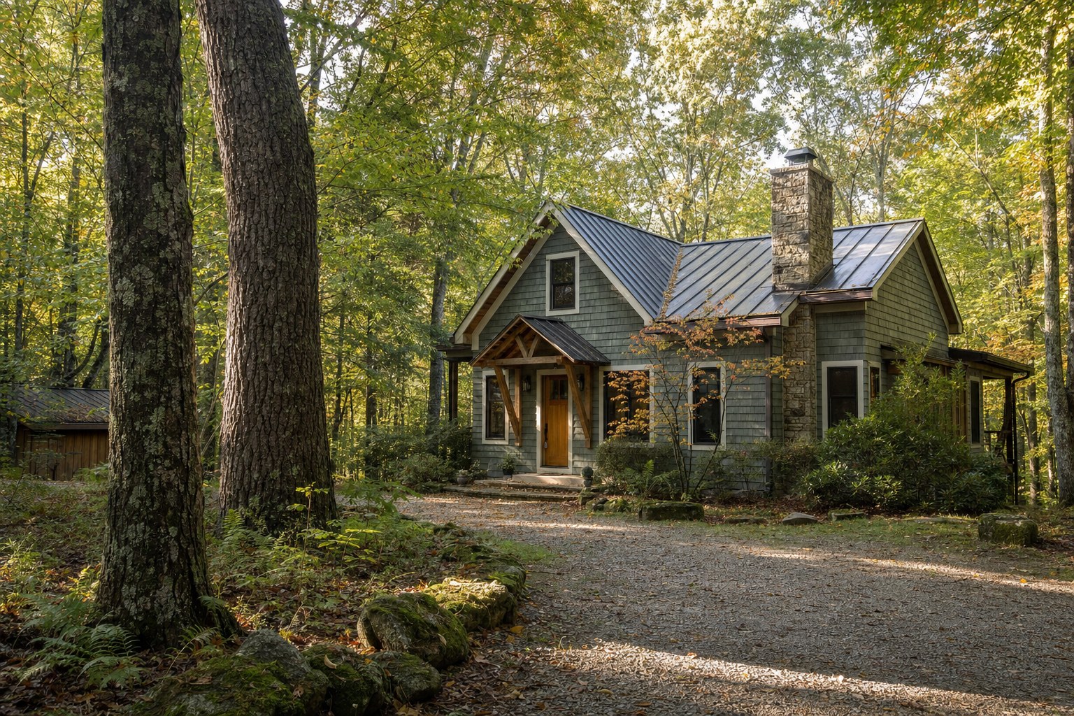 Wooded cottage in a quiet Sewanee setting