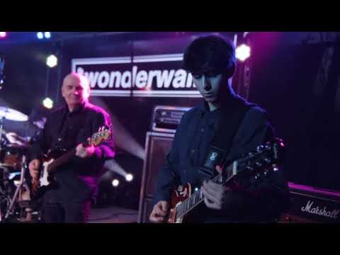 Live-performance video thumbnail for The Wonderwall