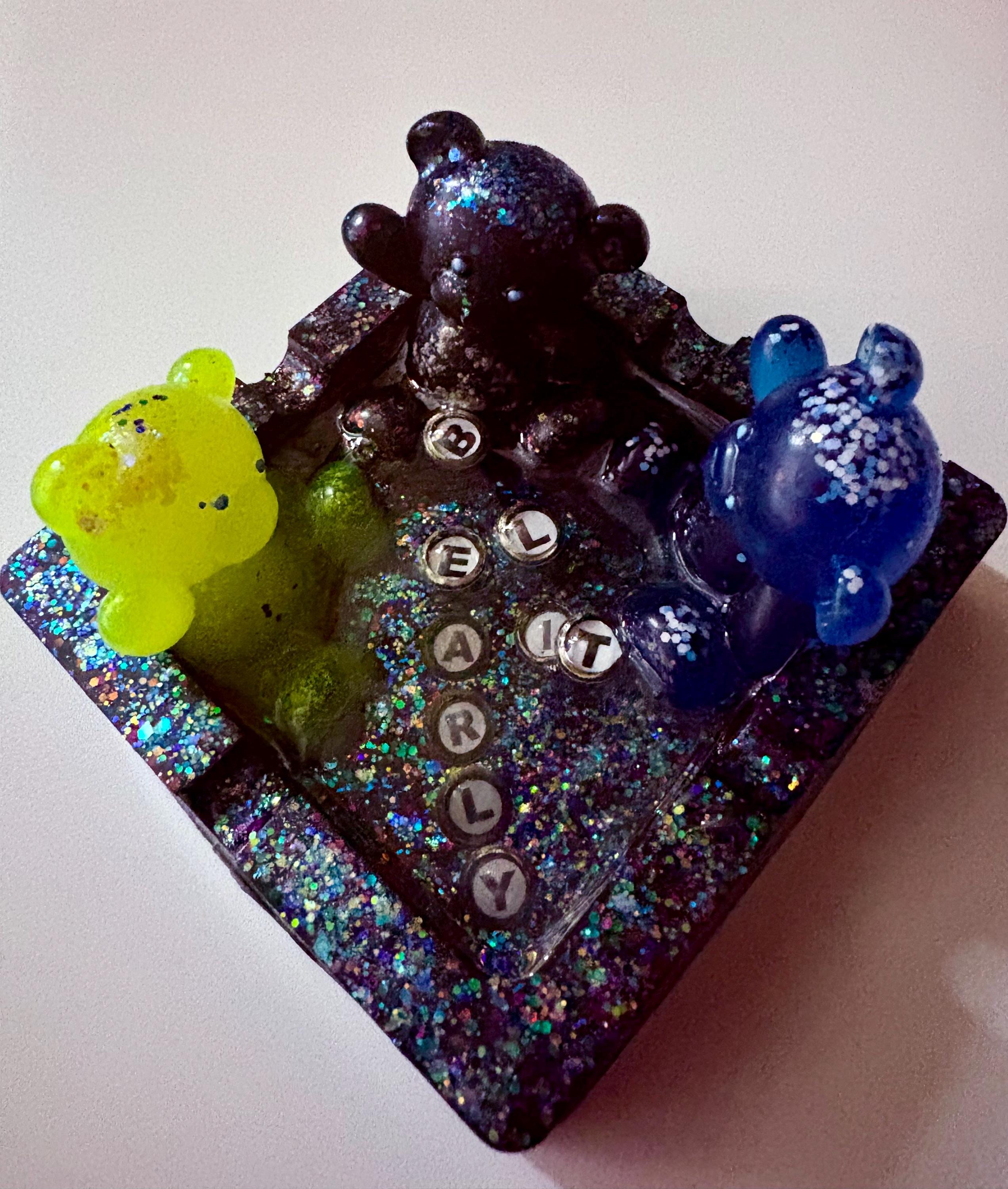 Bearly Lit Hottub Bear Besties Ashtray detail 2