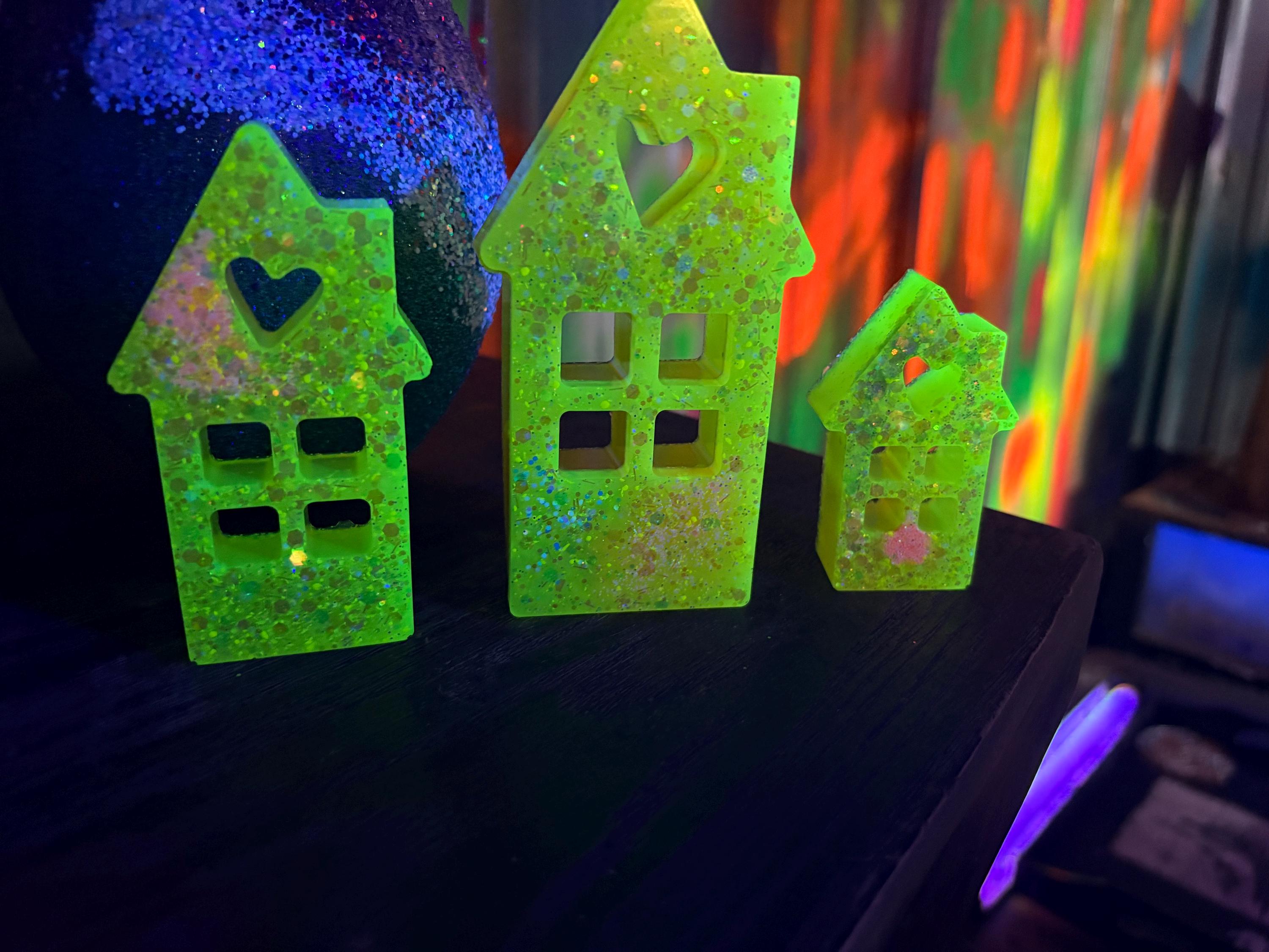 Shimmer Glo Shacks set of Three Shelf Sitters detail 2