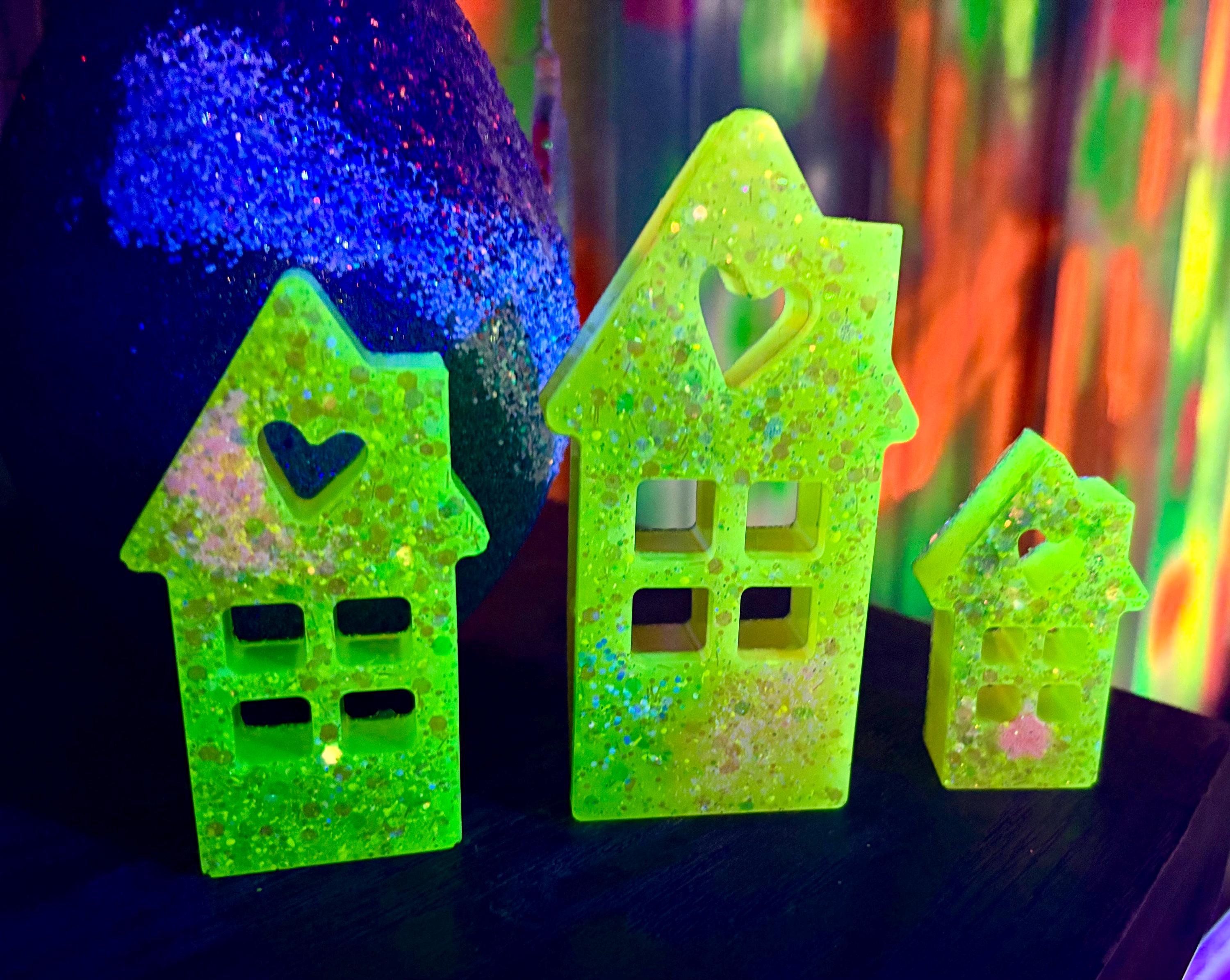 Shimmer Glo Shacks set of Three Shelf Sitters detail 3