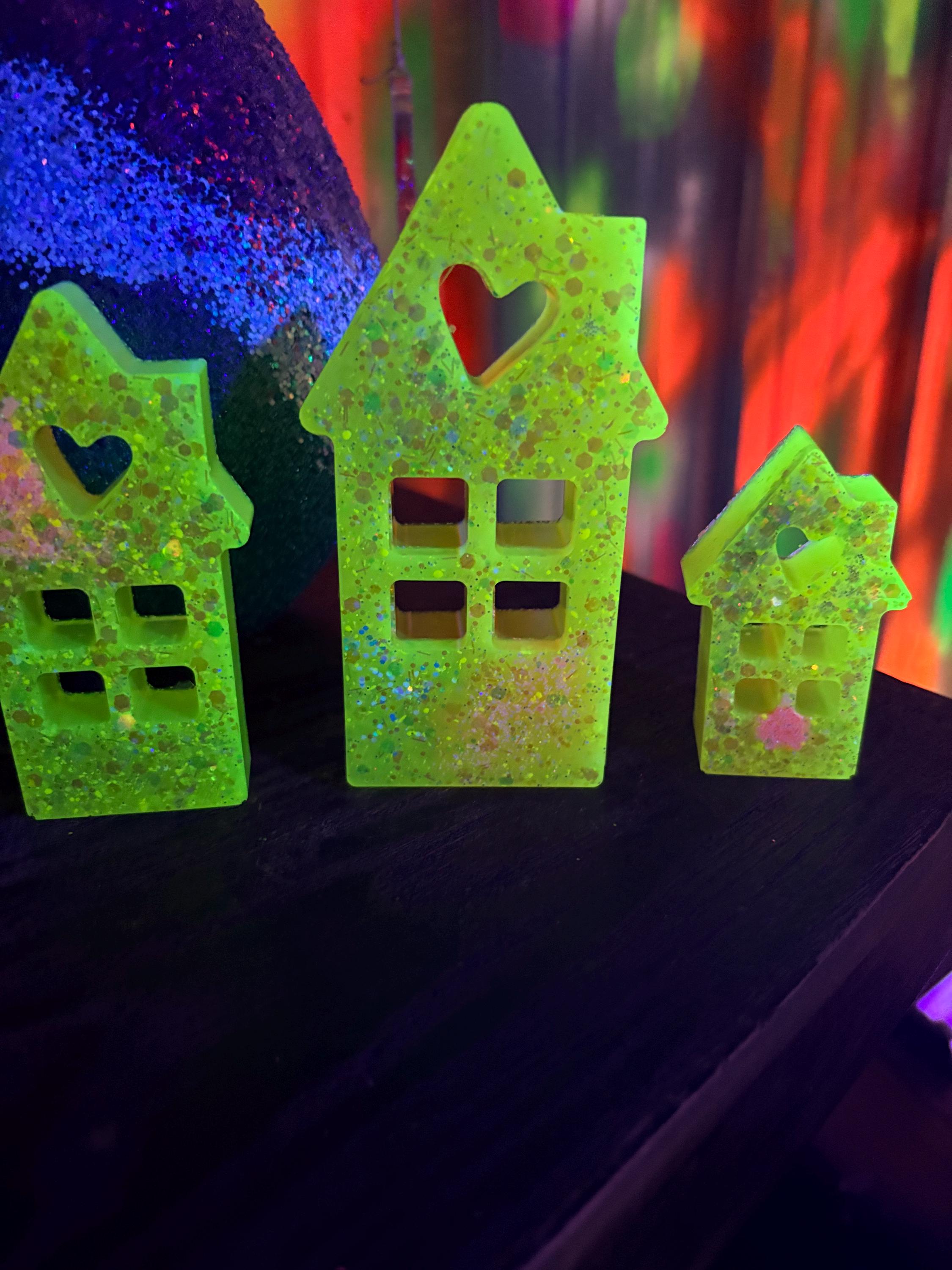 Shimmer Glo Shacks set of Three Shelf Sitters detail 4
