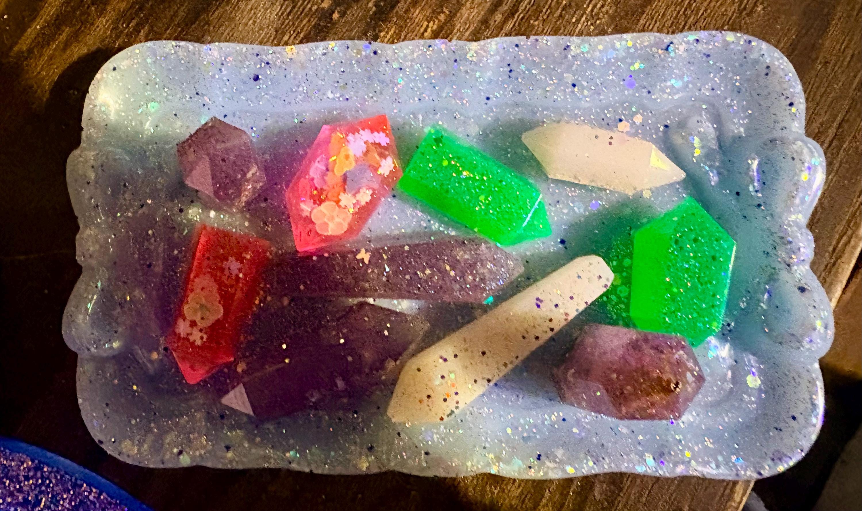 Handmade resin tray with resin crystals / Home accent piece detail 2