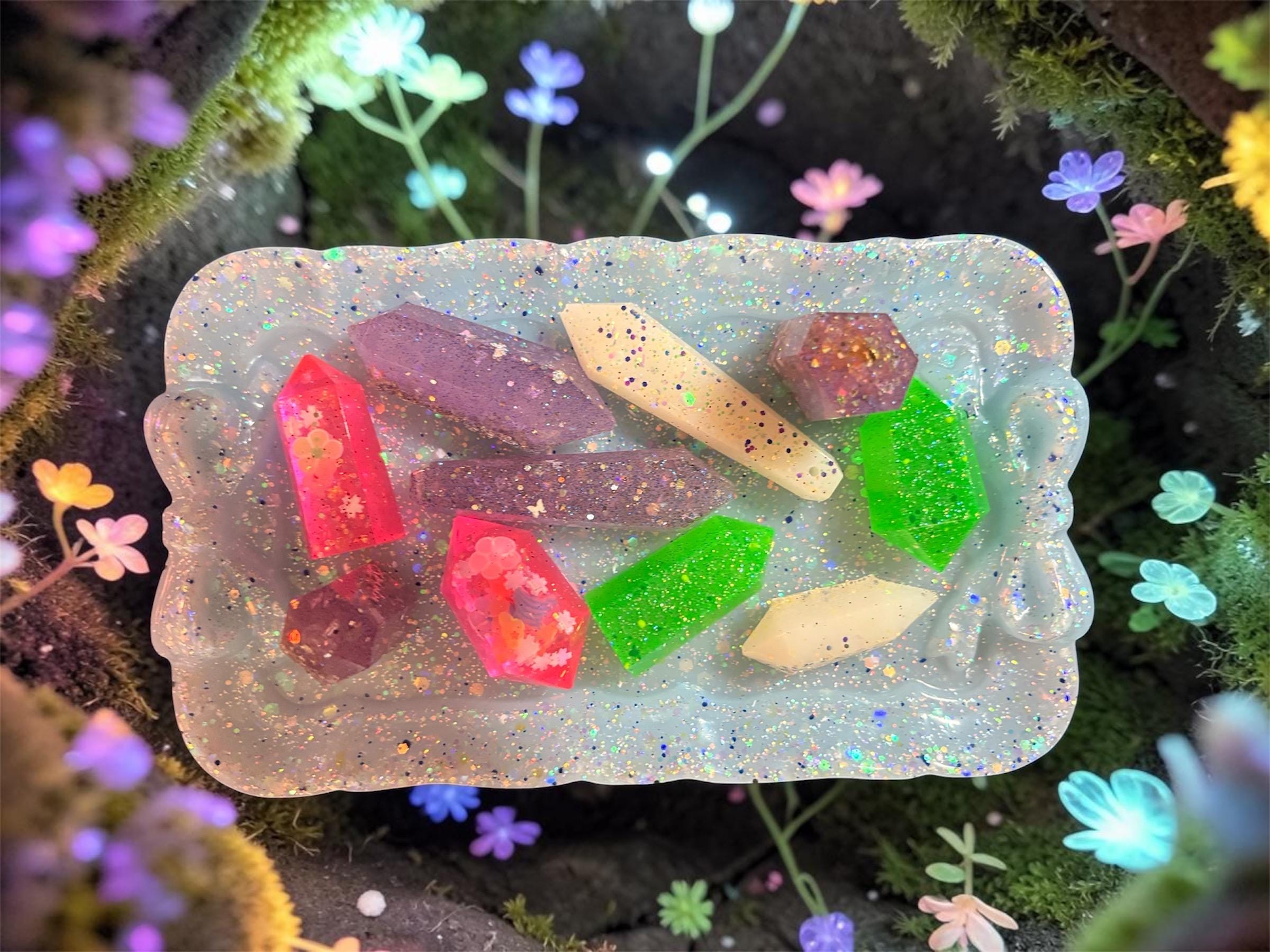Handmade resin tray with resin crystals / Home accent piece detail 3