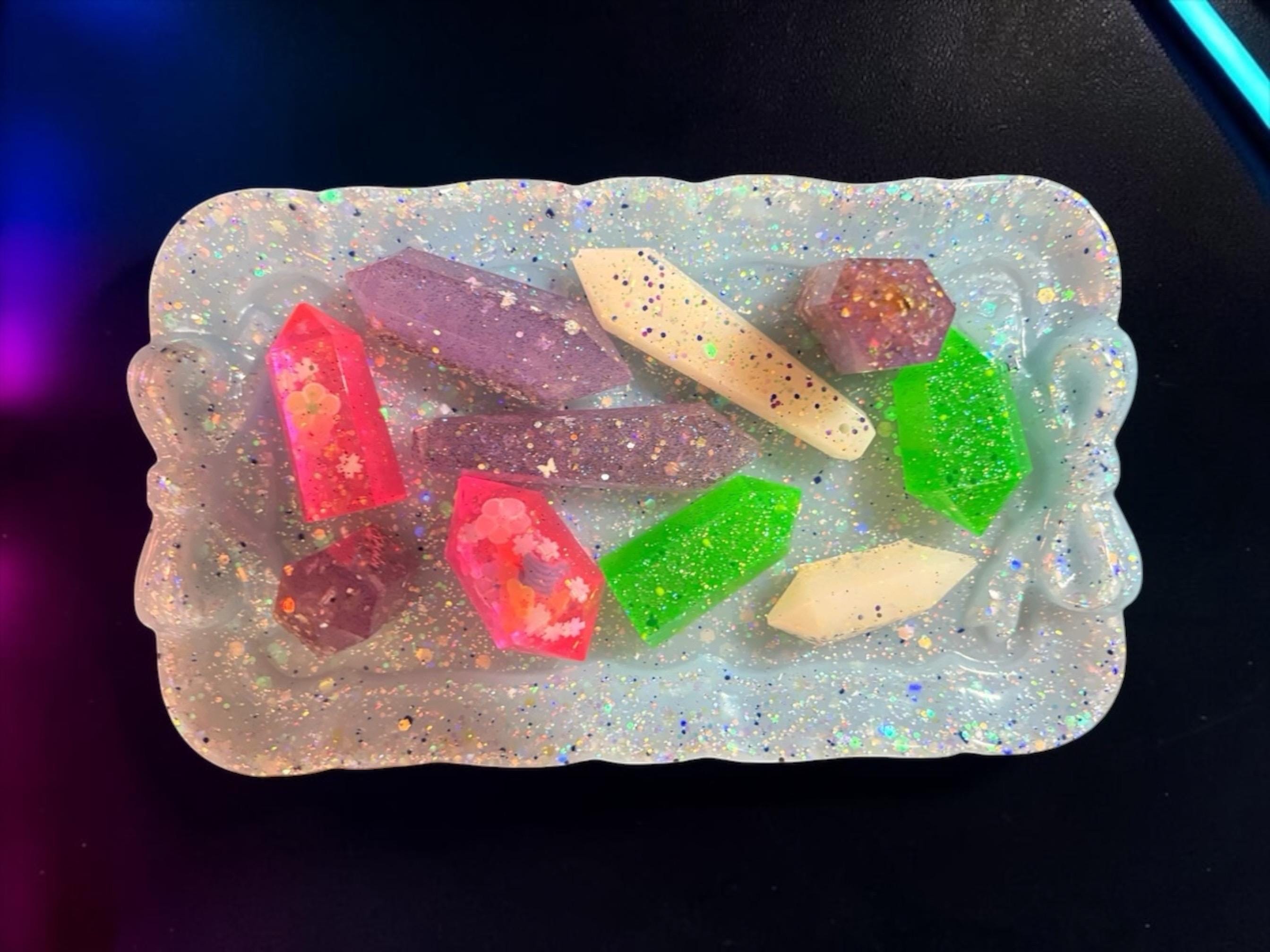 Handmade resin tray with resin crystals / Home accent piece detail 6