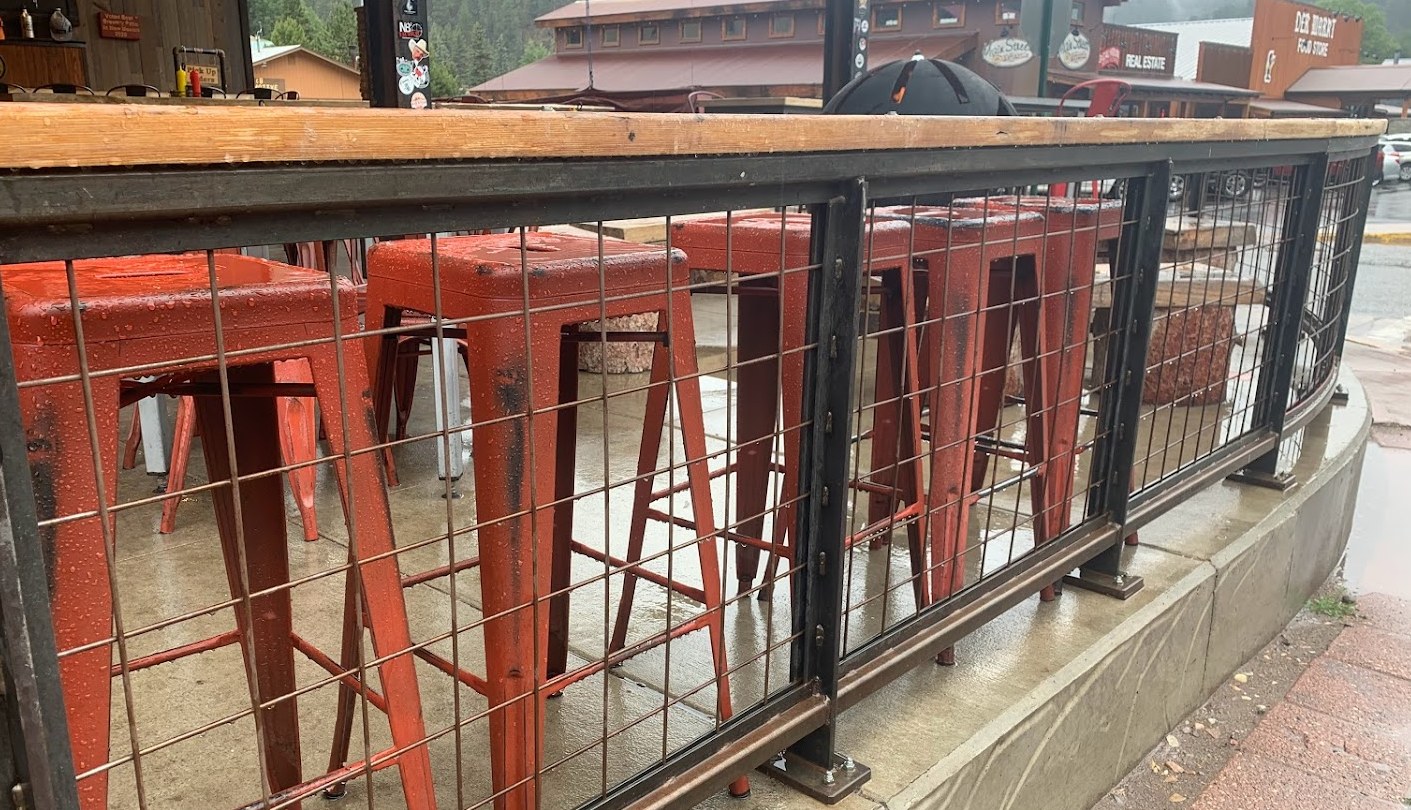 Custom driveway entrance gate
