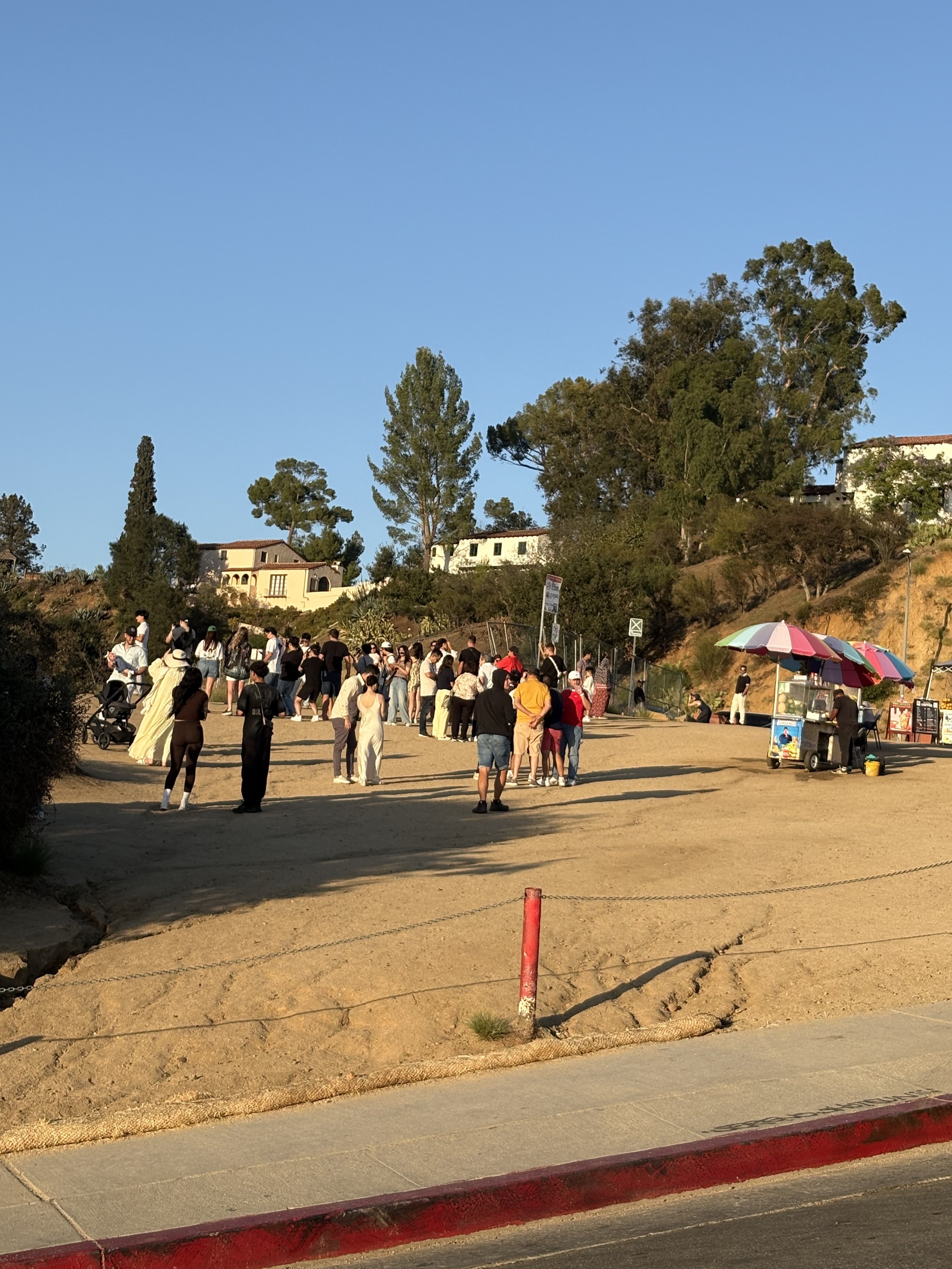 Guests at a Hollywood sightseeing stop
