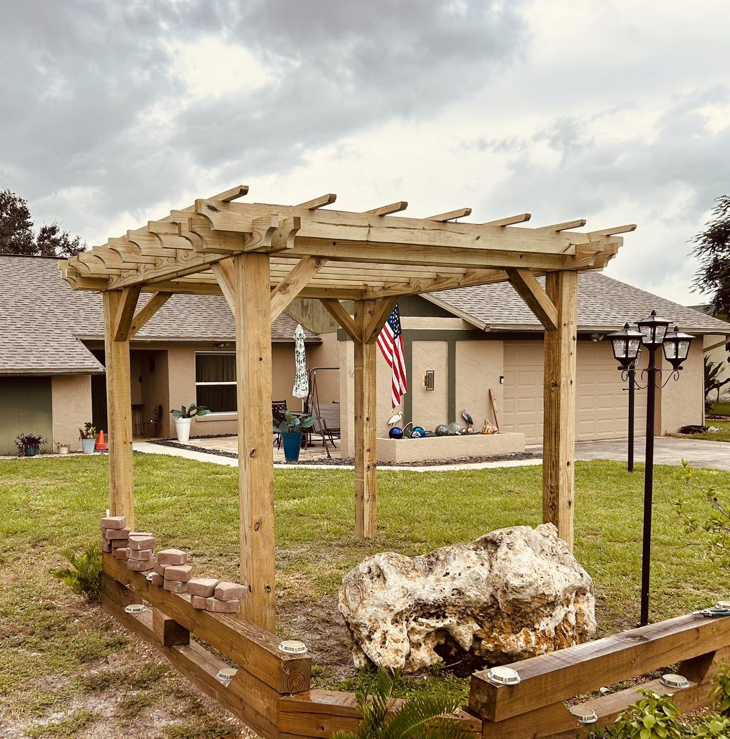 10 × 10 Pergola detail 2