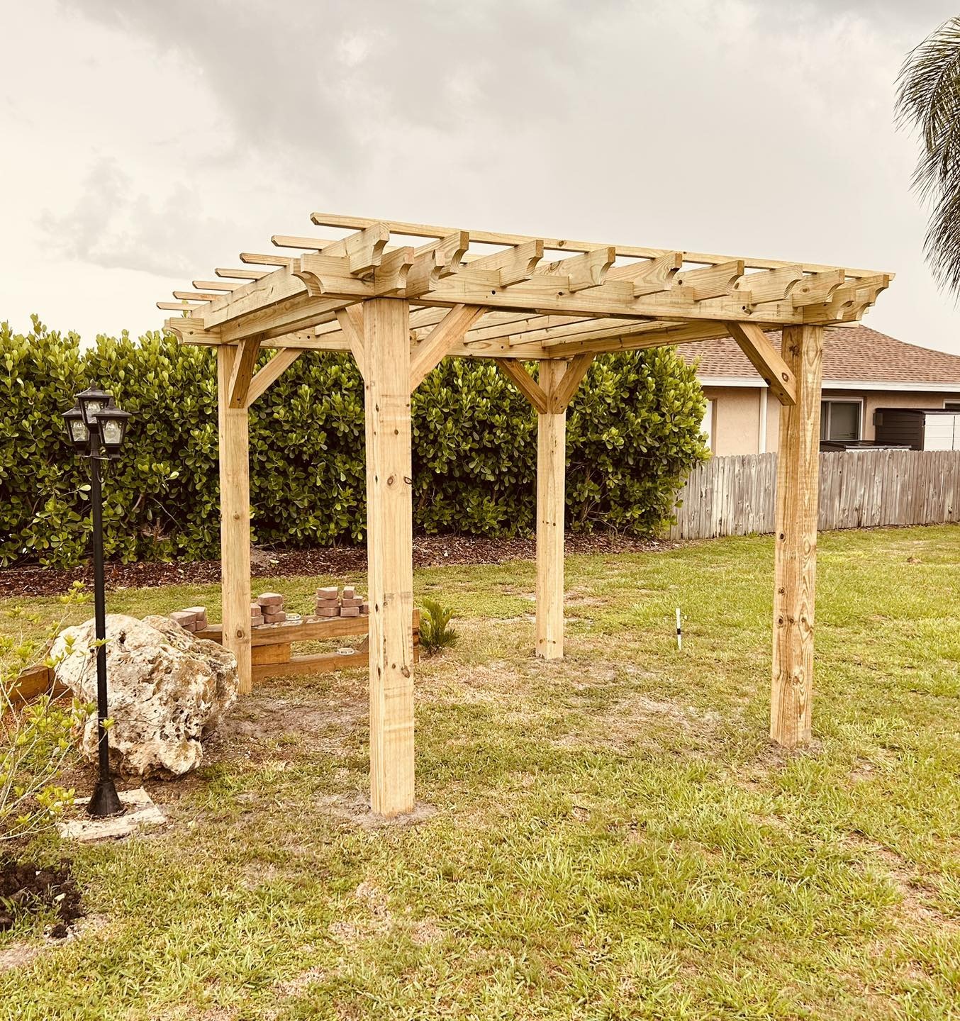 10 × 10 Pergola detail 3
