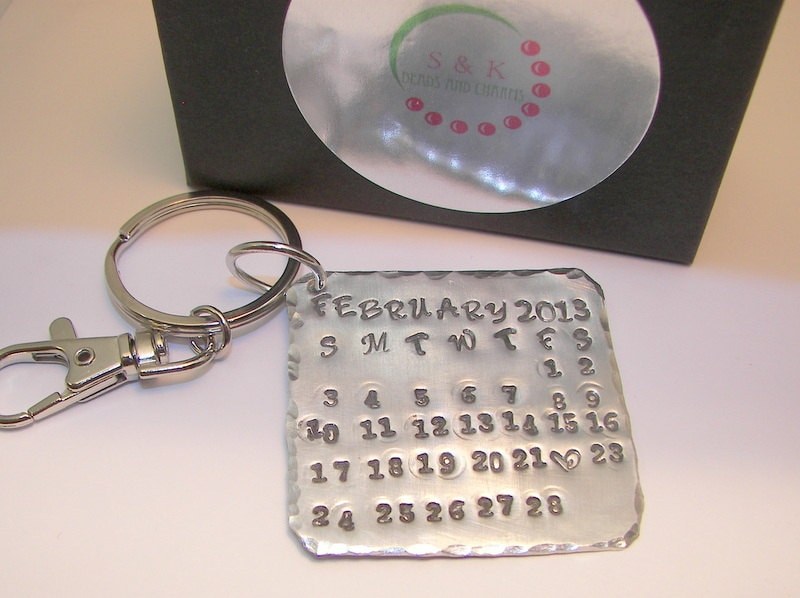 personalized Calendar anniversary key chain, wedding date key ring, anniversary gift, gift for groom , gift for bride, couples gift