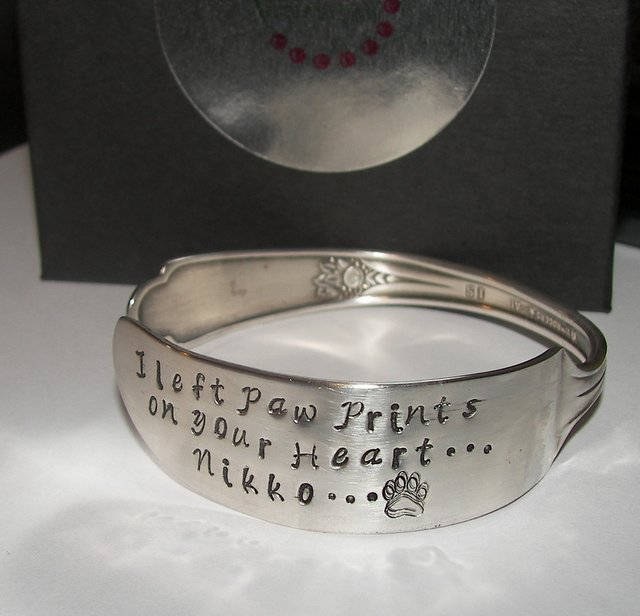 personalized Pet mom Bracelet, dog mom gift, cat mom gift, loss of a pet gift, spoon bracelet for friend, gift for wife, dog mom gift