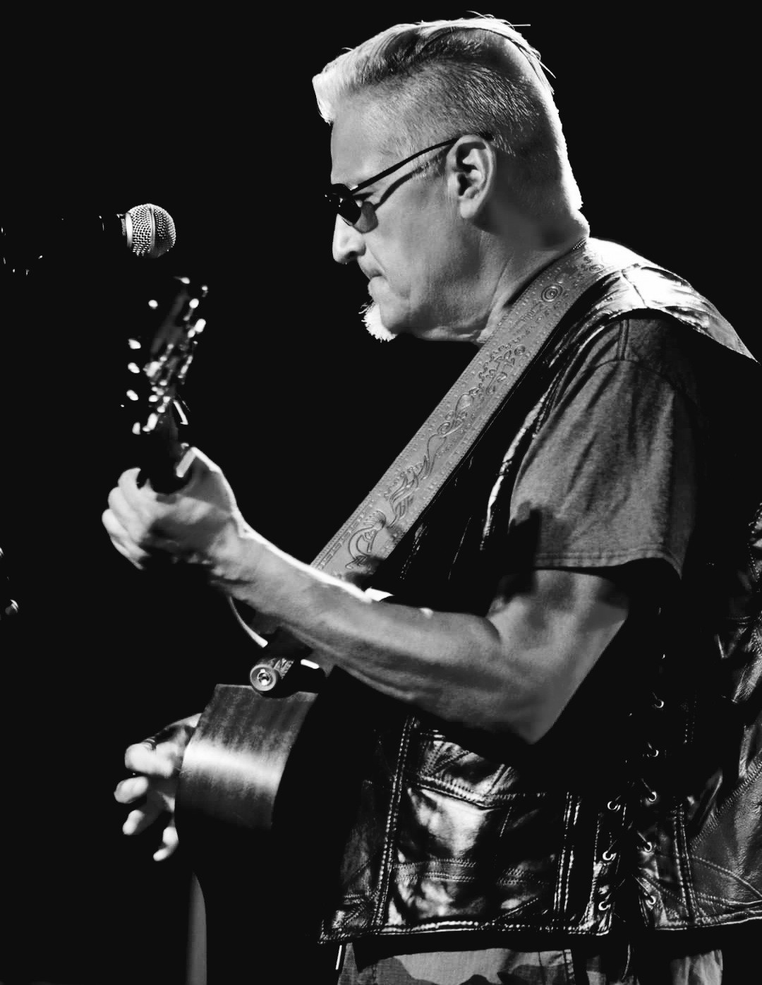 Acoustic guitarist performing with the original Right TurnClyde