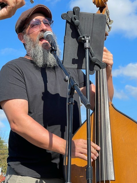 Upright bassist singing with the original Right TurnClyde