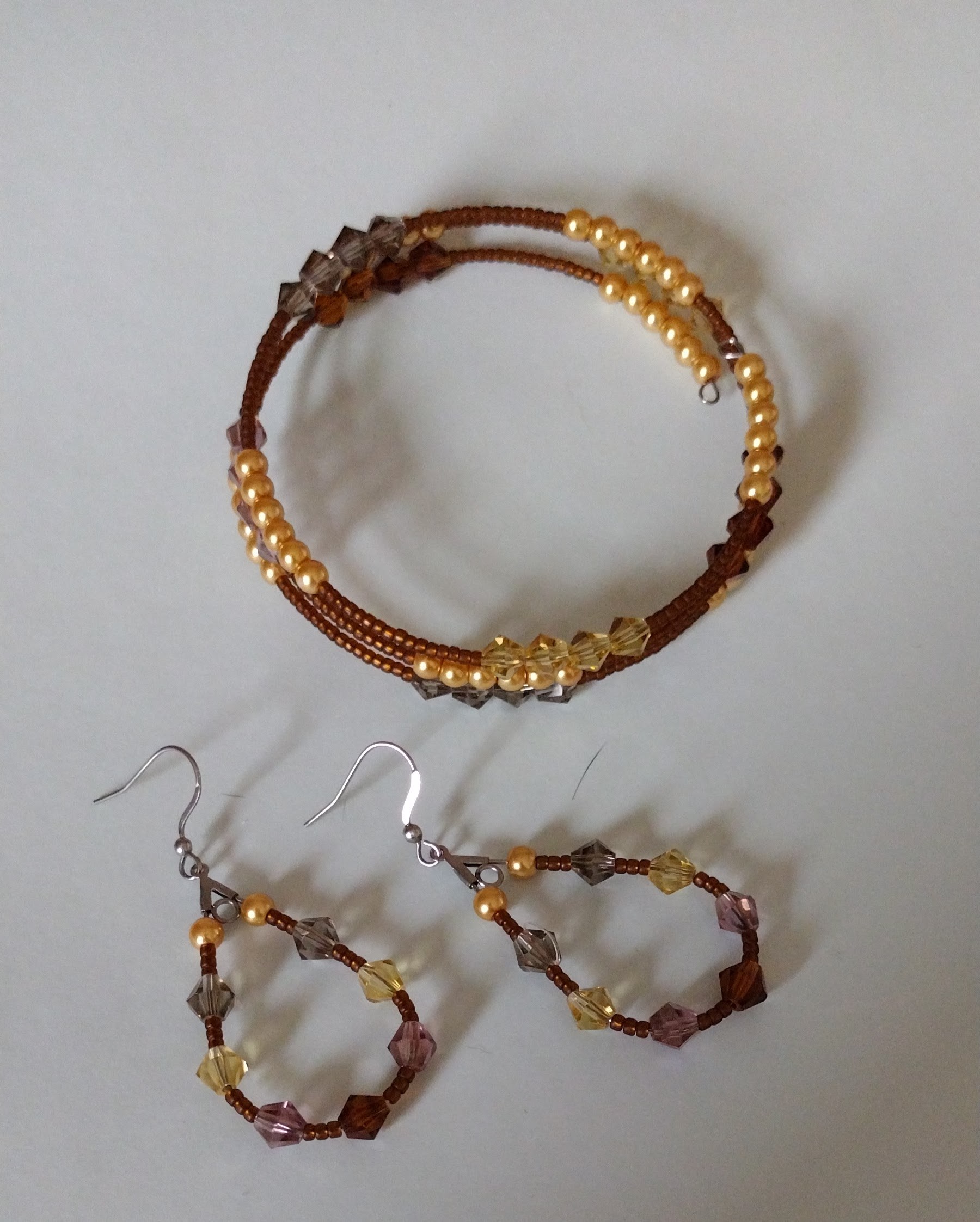 Rootbeer memory-wire bangle displayed with its matching earrings