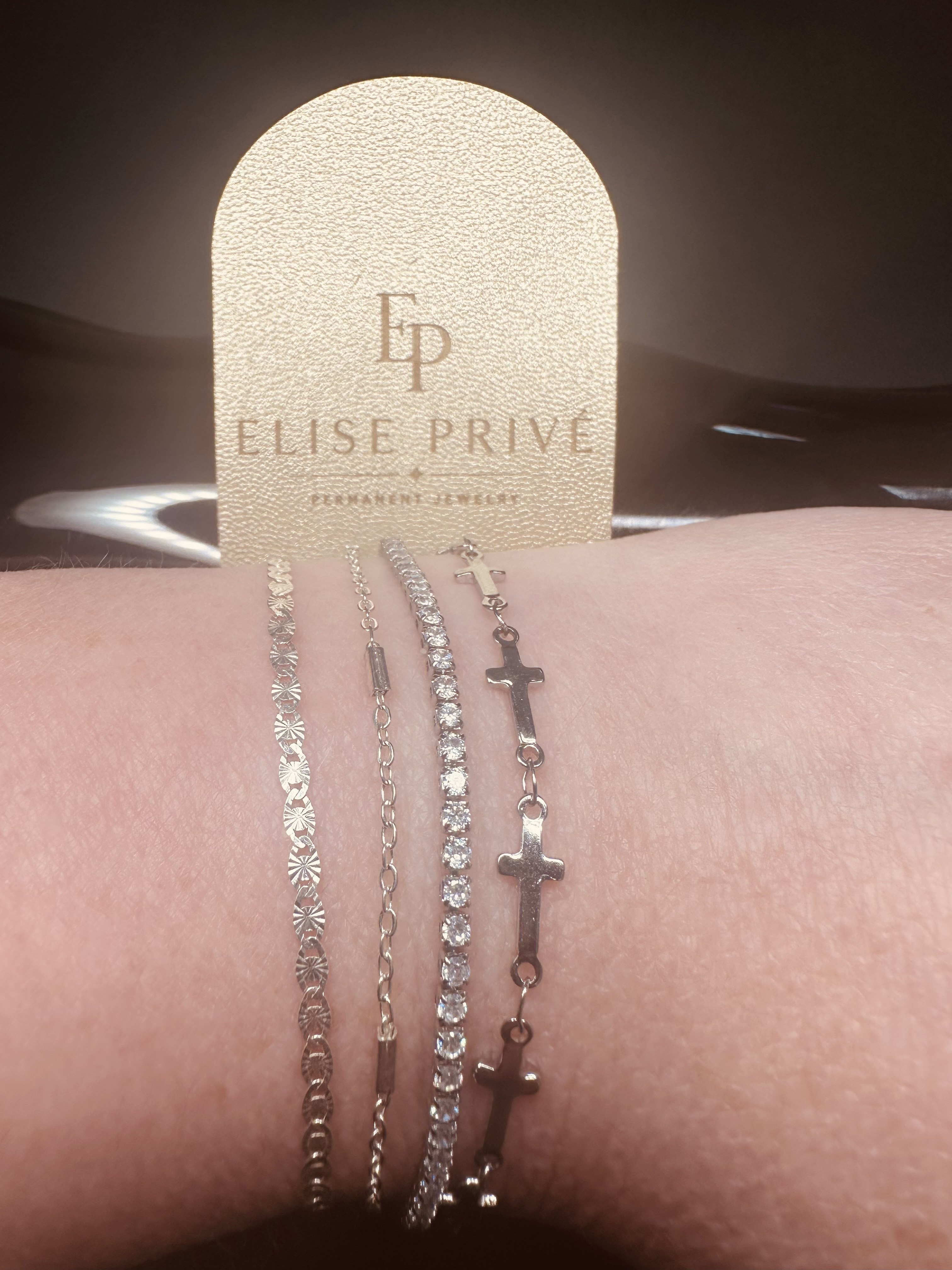 Permanent jewelry chain detail