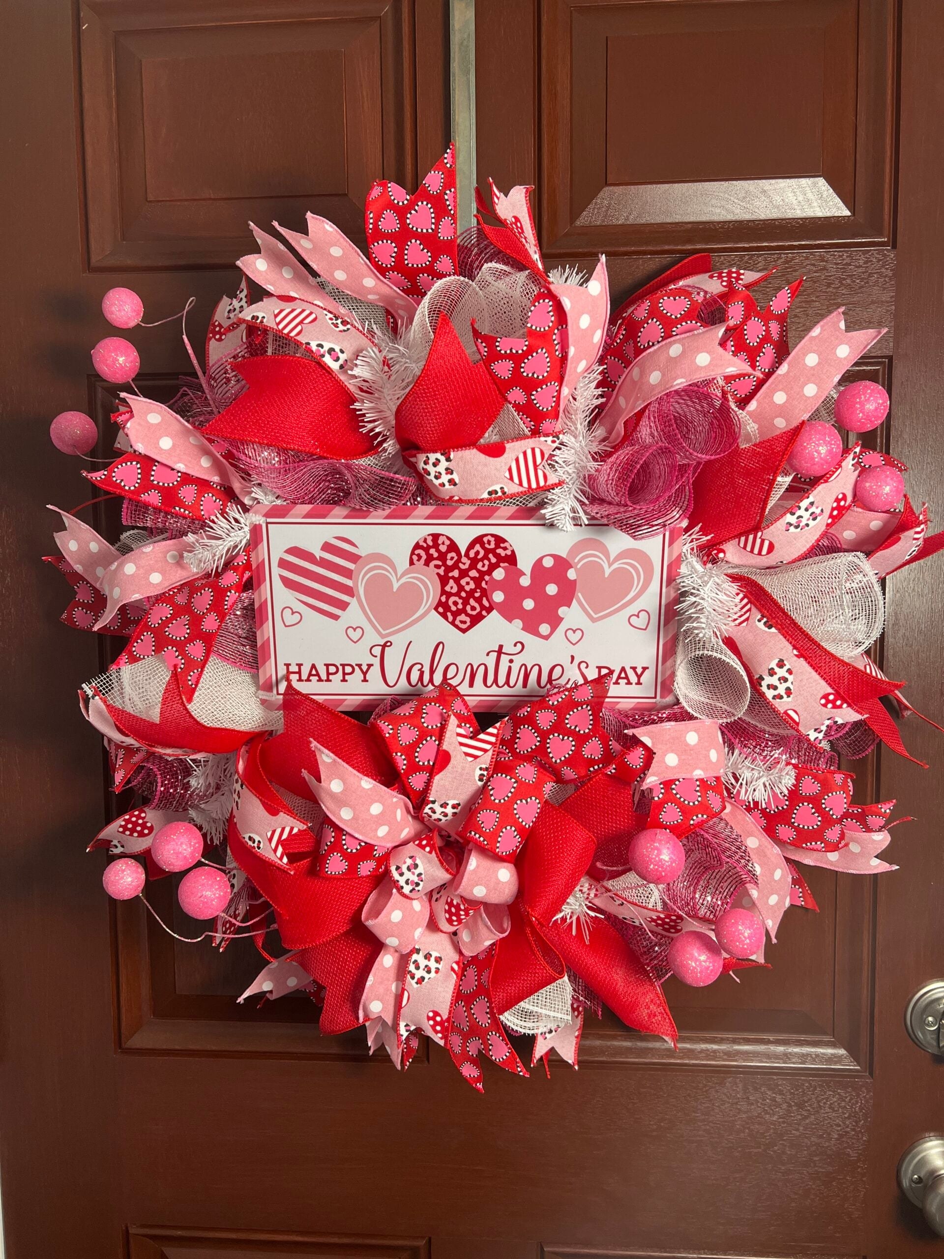 Create a Stunning Valentine’s Day Wreath