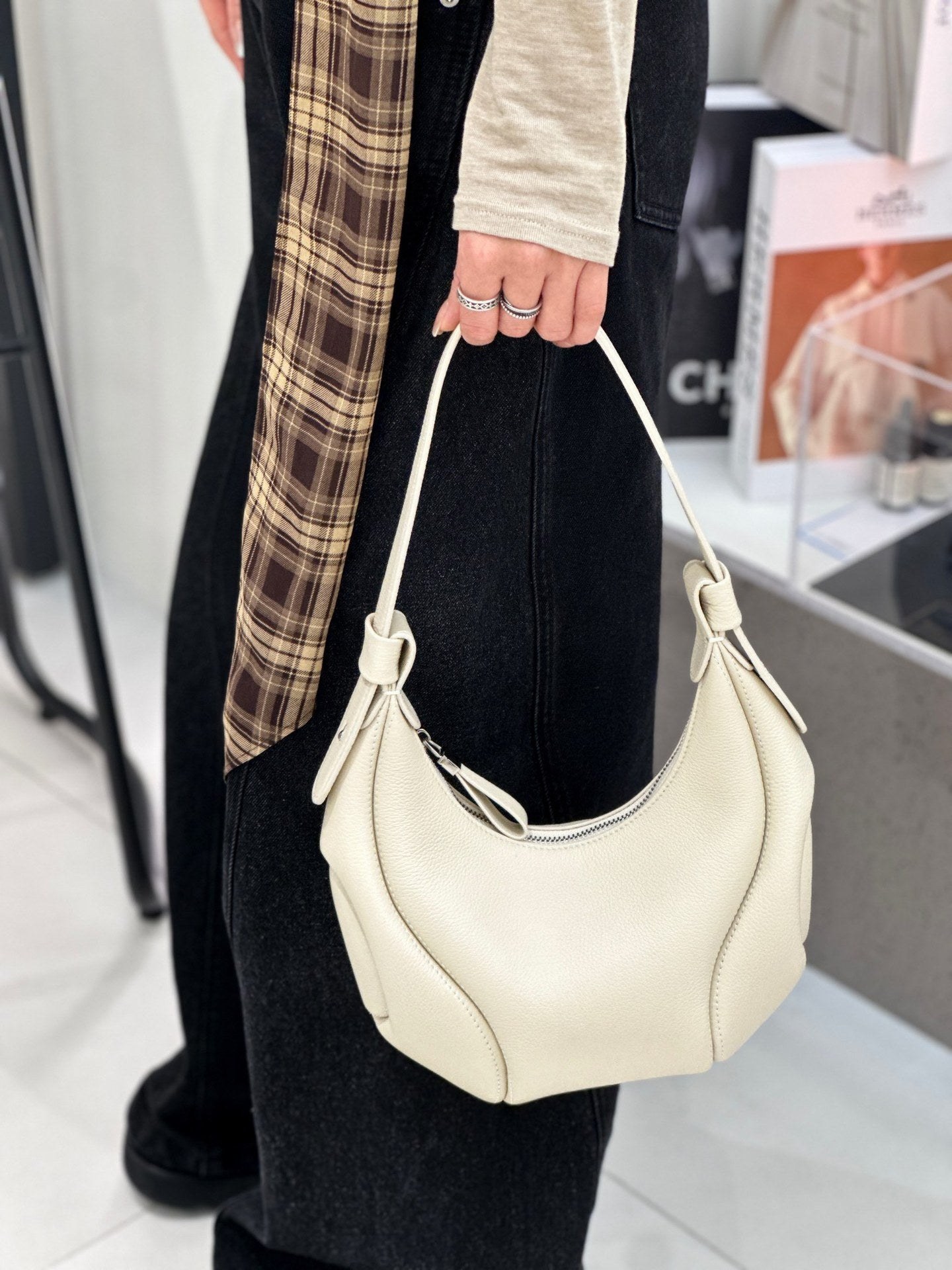 New Soft Leather Luxury-style Bag, Underarm Bag With A High-end Feel, Large Capacity Tote Bag, First Layer Cowhide Crossbody Bag product view 3