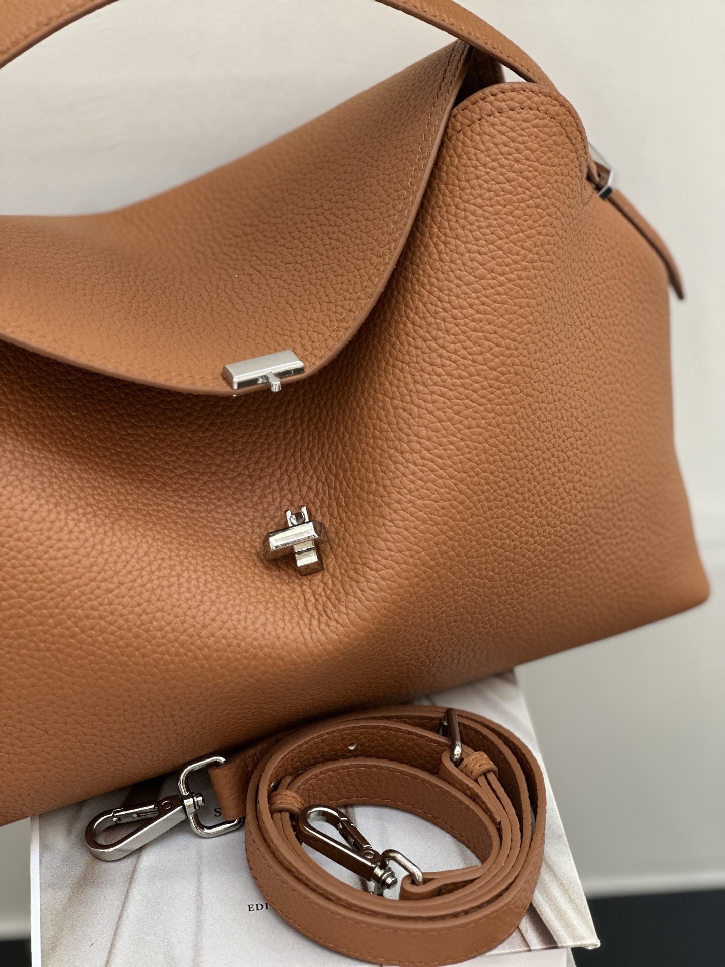 Genuine Leather Women's Bag, Cross-border High-end T-shaped Lock, Large-capacity Shoulder And Handbag, Top-layer Cowhide Underarm Bag product view 8