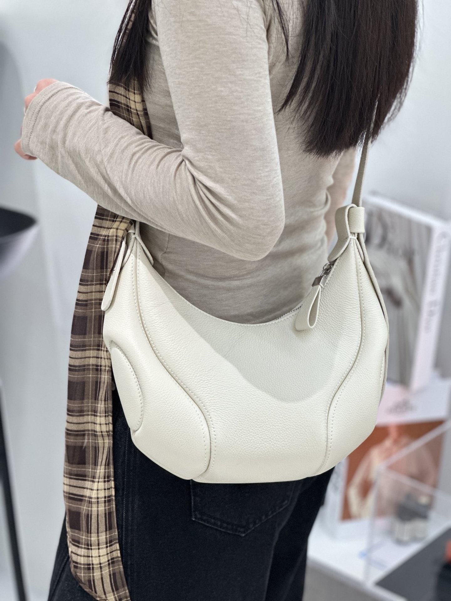 New Soft Leather Luxury-style Bag, Underarm Bag With A High-end Feel, Large Capacity Tote Bag, First Layer Cowhide Crossbody Bag product view 7