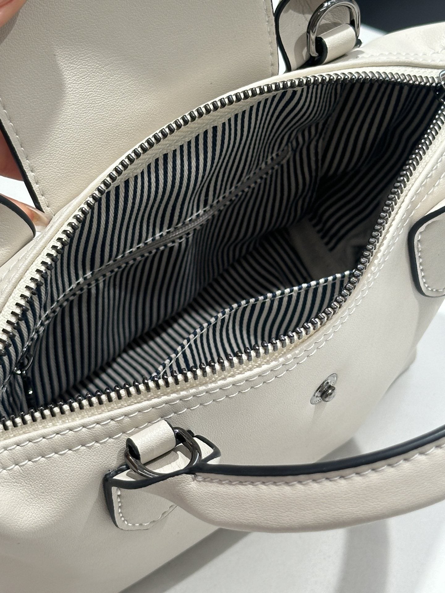 2026 New Genuine Leather Dumpling Bag For Women, Niche Design, Soft Leather Shoulder And Crossbody Mini Handbag product view 9