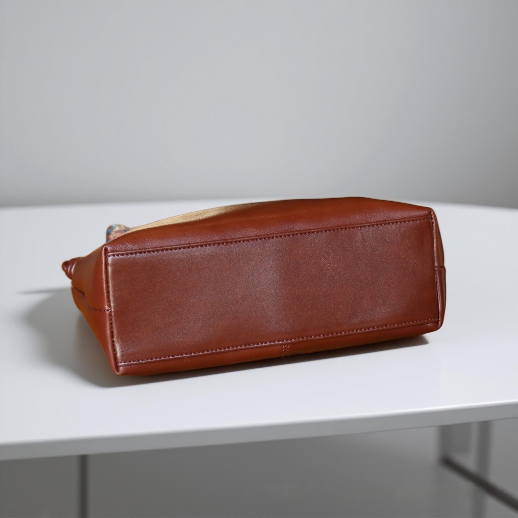 Genuine Leather Creative Large Capacity Hand Shoulder Commuter Bag product photo