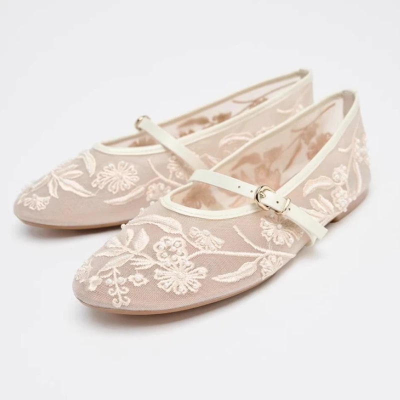 Sapatilhas Mary Jane em Mesh com Bordados e Pérolas product photo