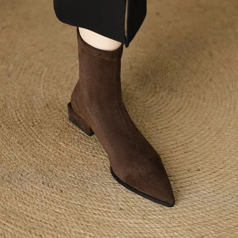 Plus-size women's boots 2025 winter fashion pointed-toe design short boots with zippers on the back, slim low-heeled nude boots product photo
