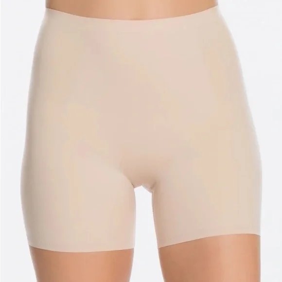 “Hey Girl” brand seamless shaping shorts. Beige L
