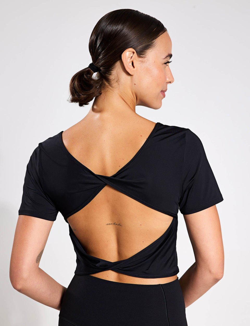 Nike One Classic Dri-FIT Short-Sleeve Cropped Twist Top – Black L
