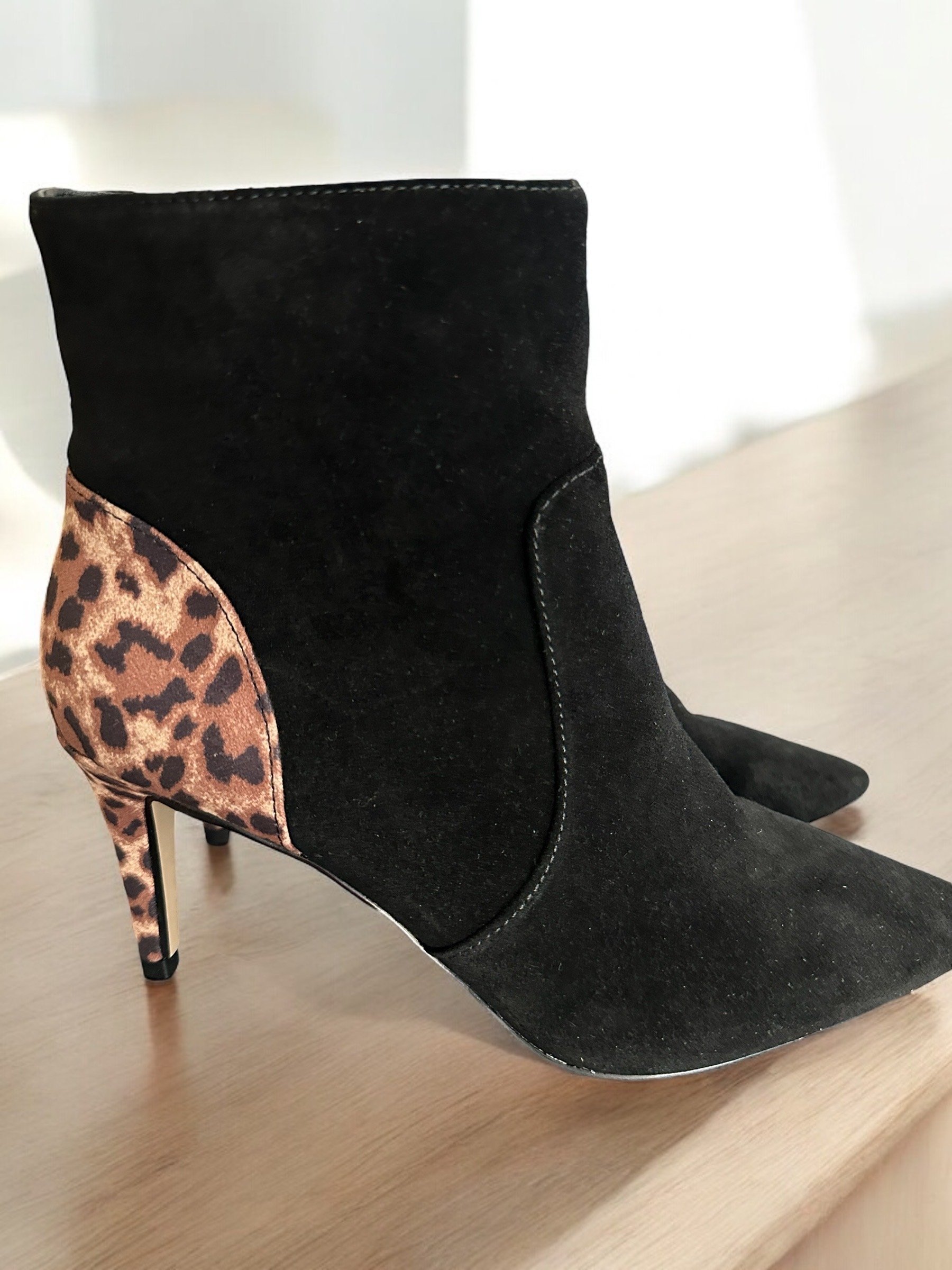 Violet & Red Quintin Black and Leopard Suede Heeled Booties Sz 8 1/2