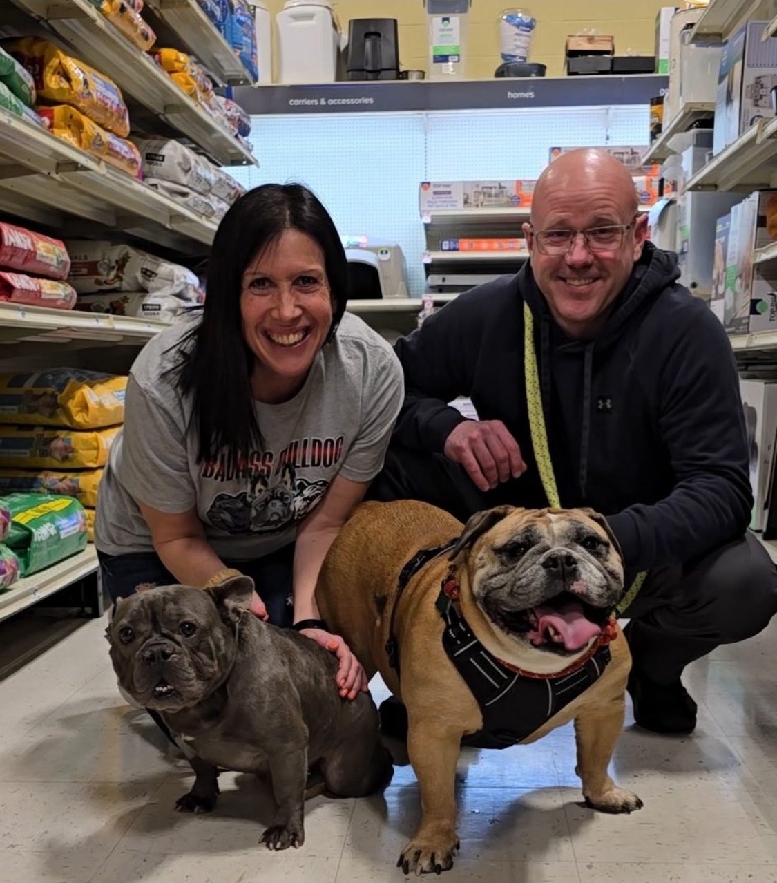 The TTYJGLR family together with their two bulldogs in a store