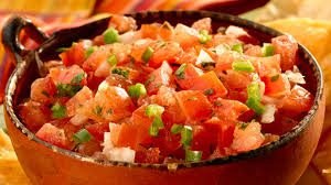 A bowl of fresh pico de gallo with tomatoes, onions, and green peppers.