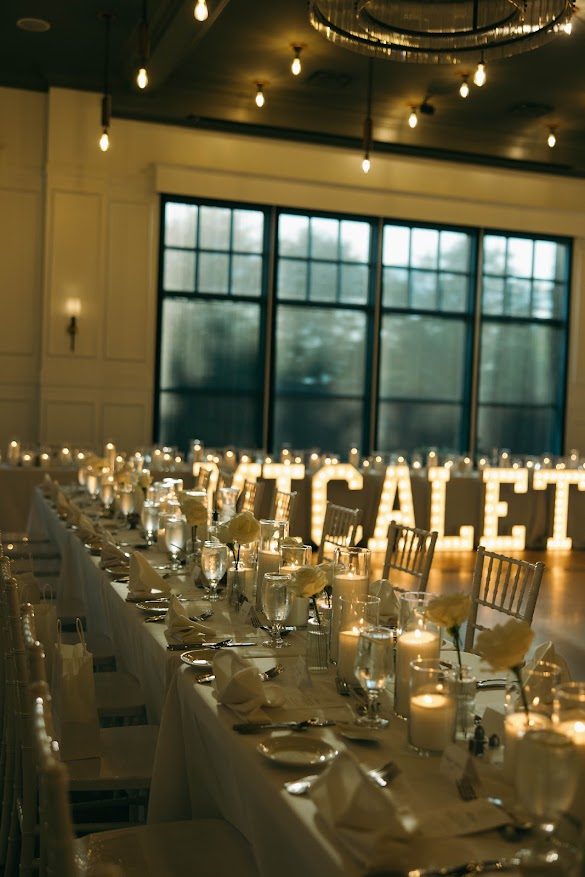 Candlelight lining a long reception table at The Crawford in Naperville