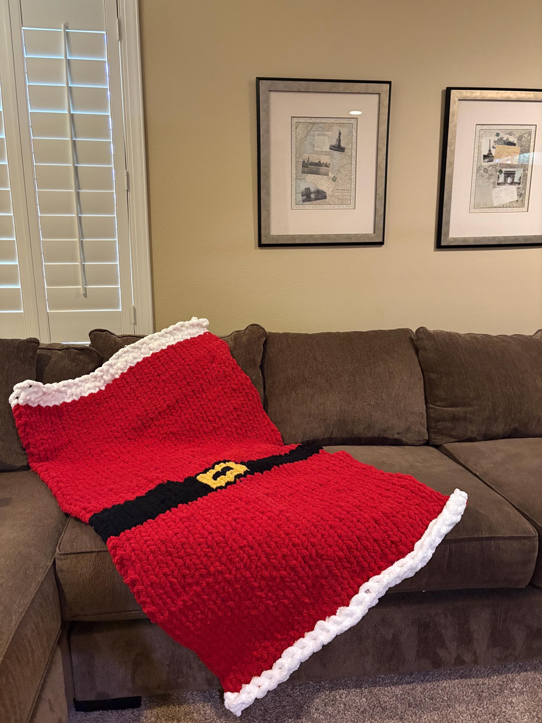 Santa’s belt buckle chunky knit blanket