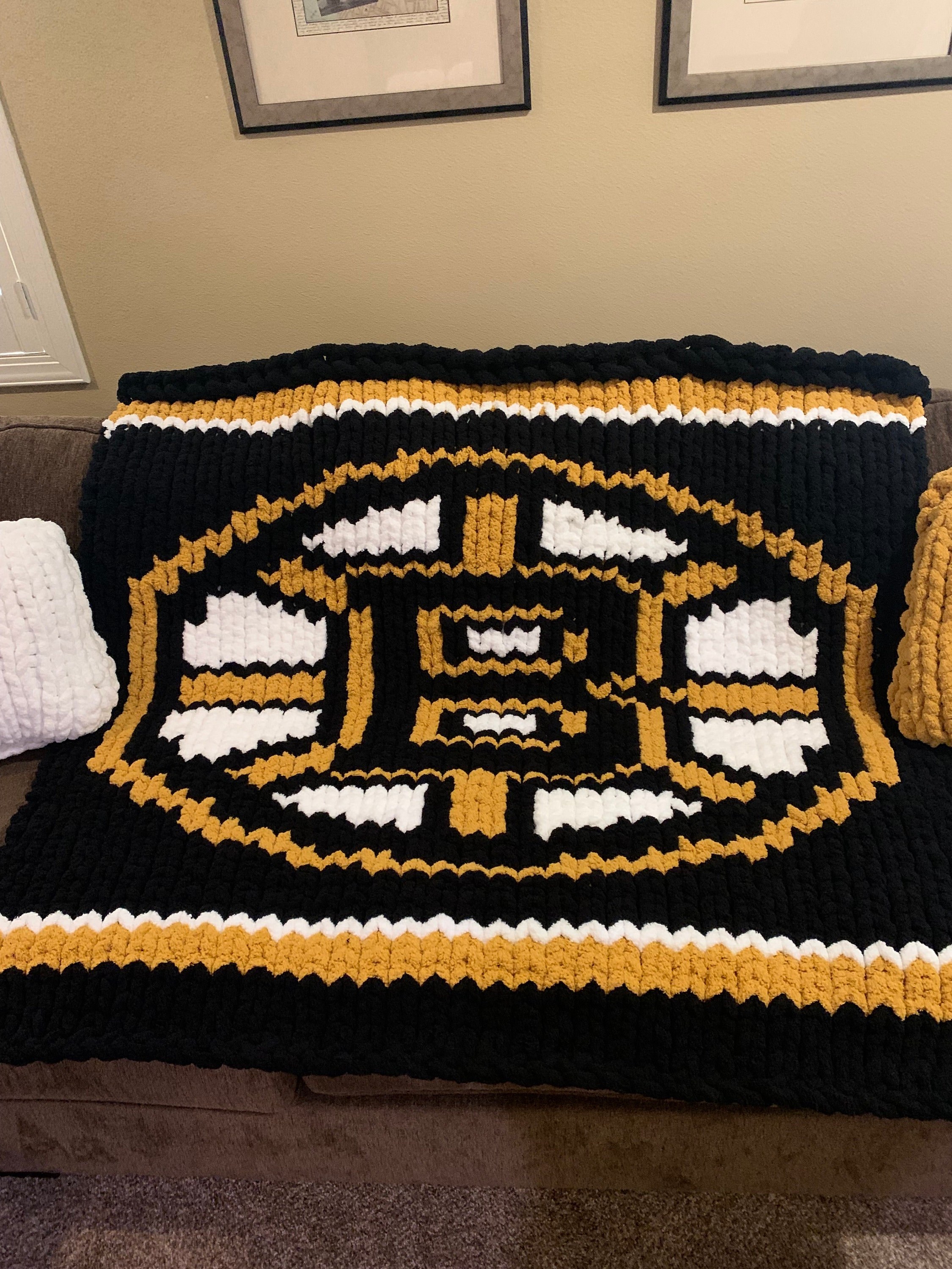 Bruins hockey chunky blanket